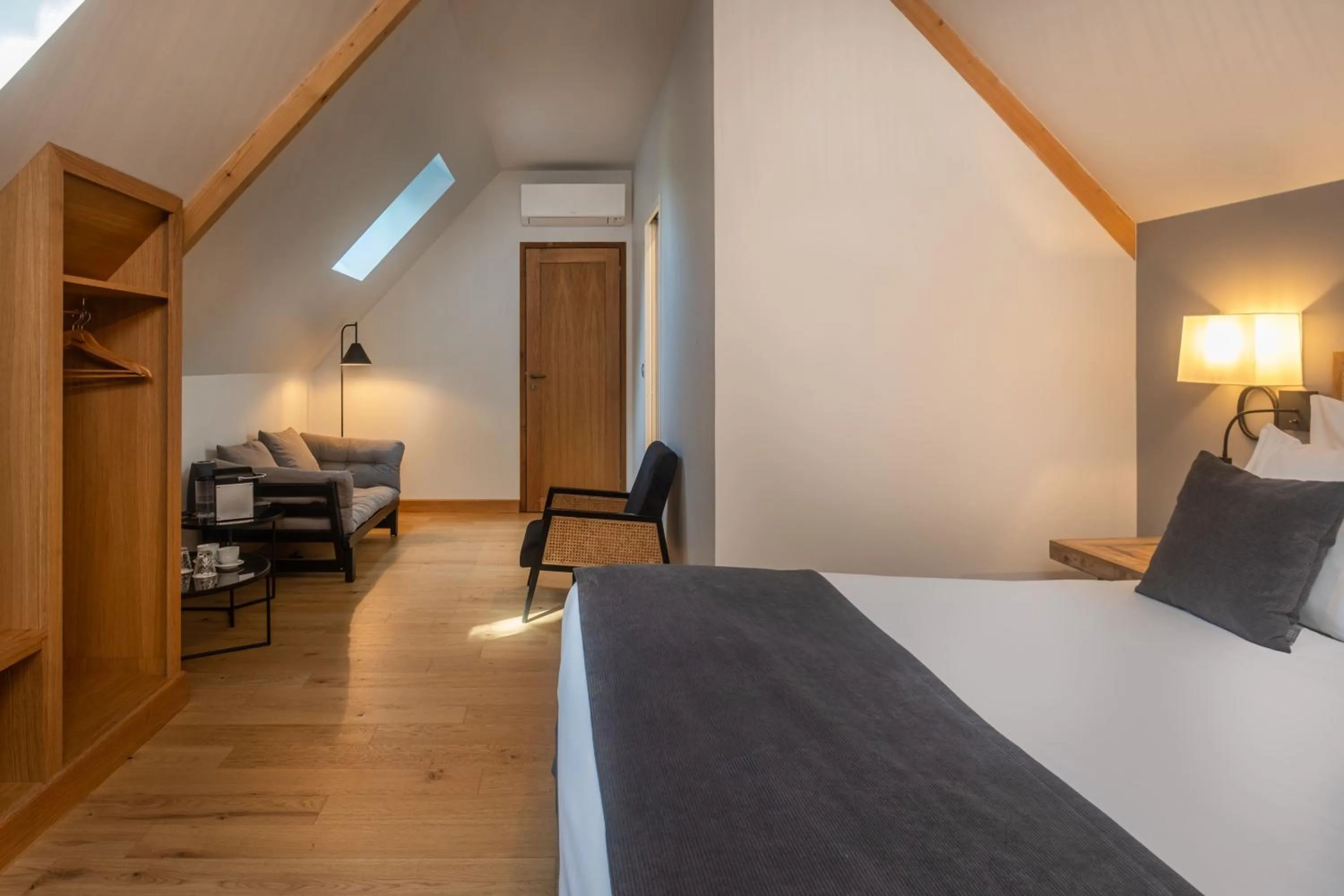 Photo of the whole room, Bed in Domaine de la Commanderie de Ballan