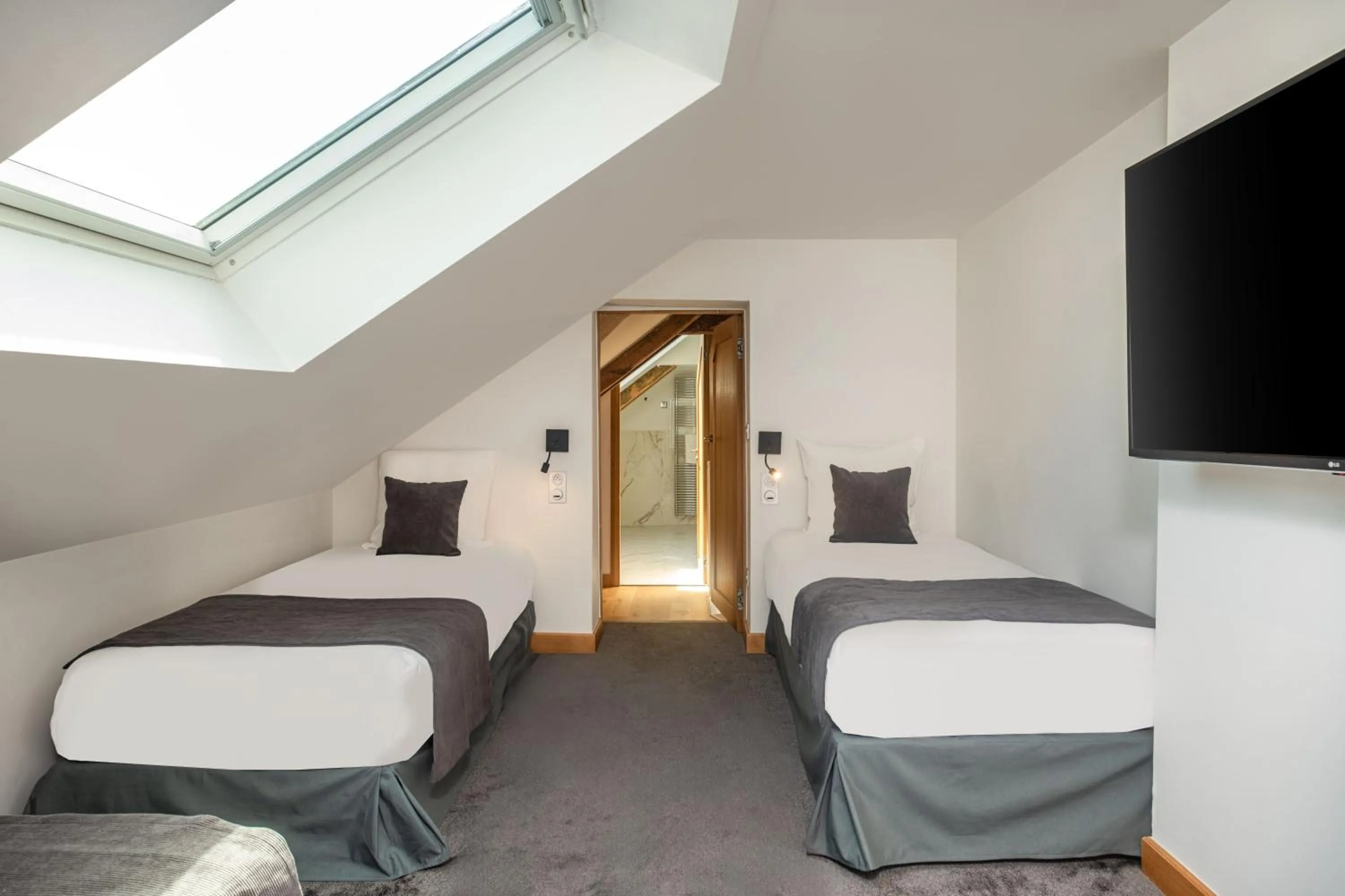 TV and multimedia, Bed in Domaine de la Commanderie de Ballan