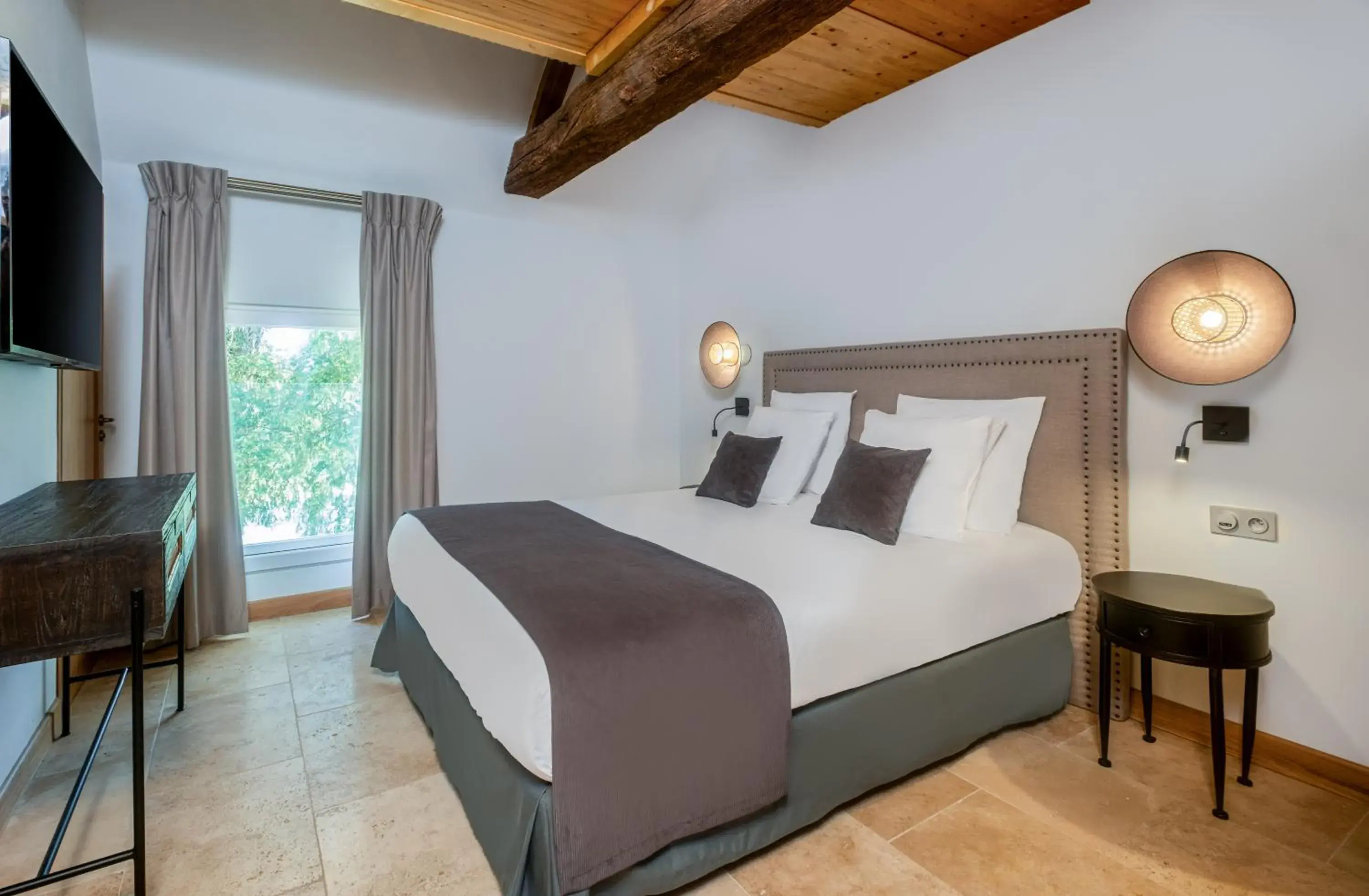 La Tourelle in Domaine de la Commanderie de Ballan La Tourelle in Domaine de la Commanderie de Ballan