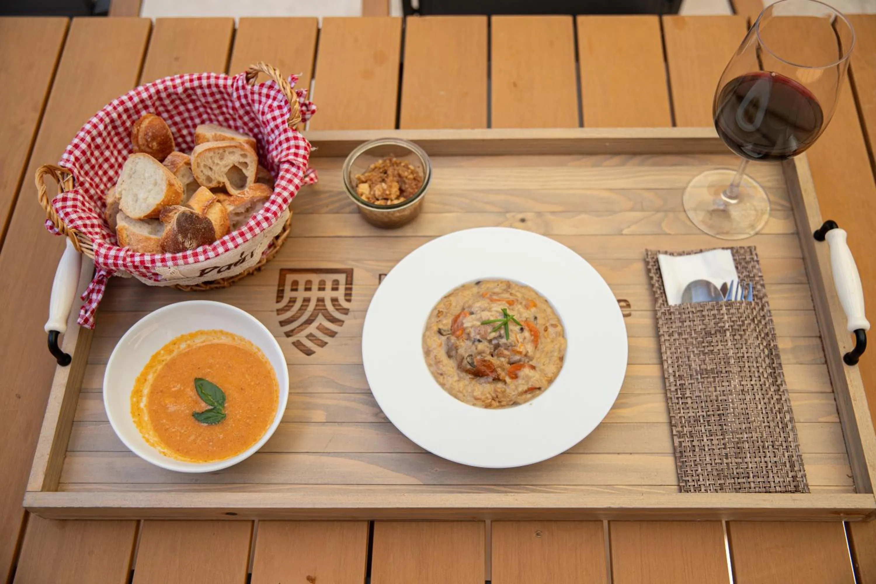 Meals in Domaine de la Commanderie de Ballan