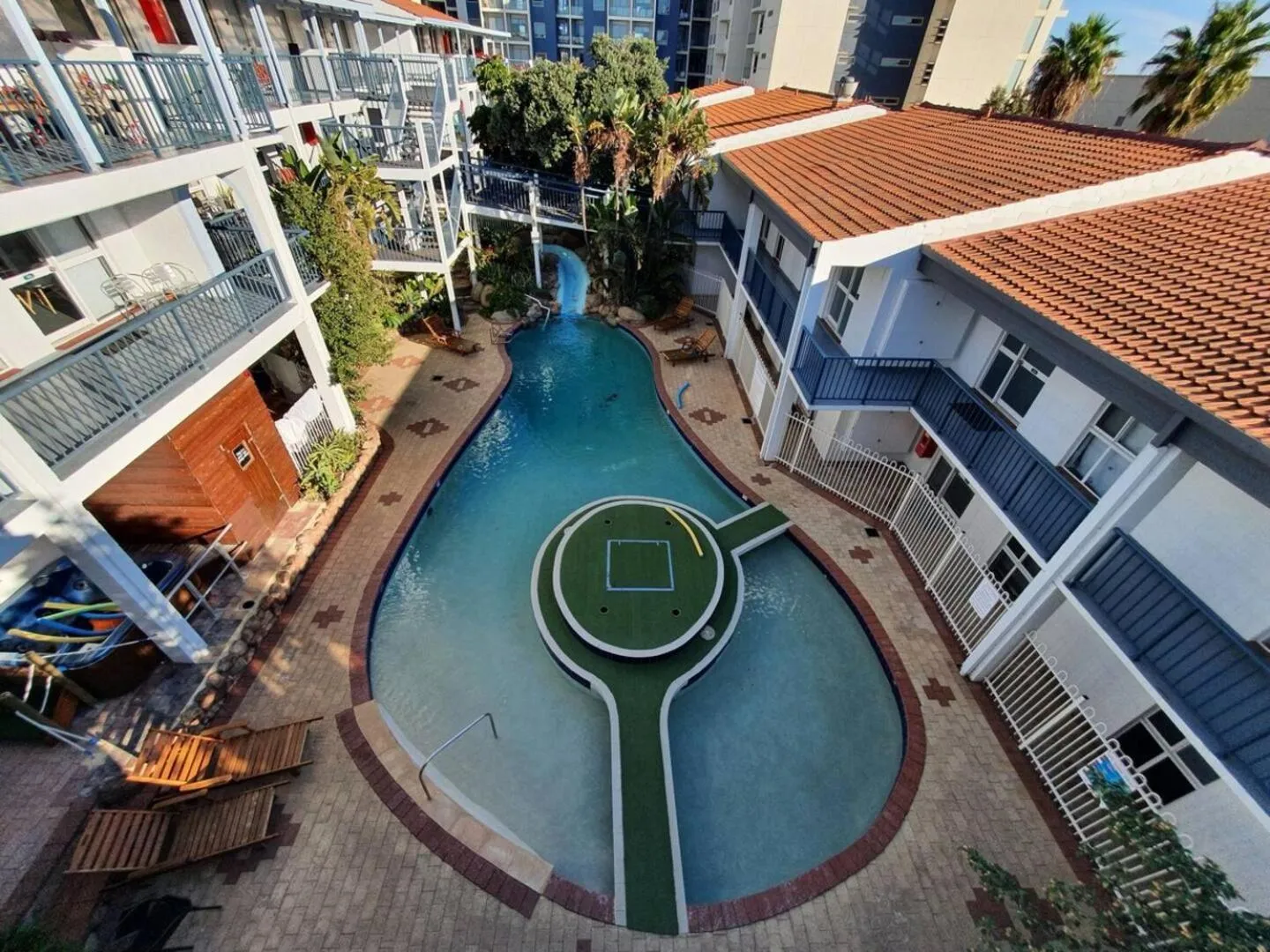 Coastal Breeze 2bedrm 2bath Pool & Slide