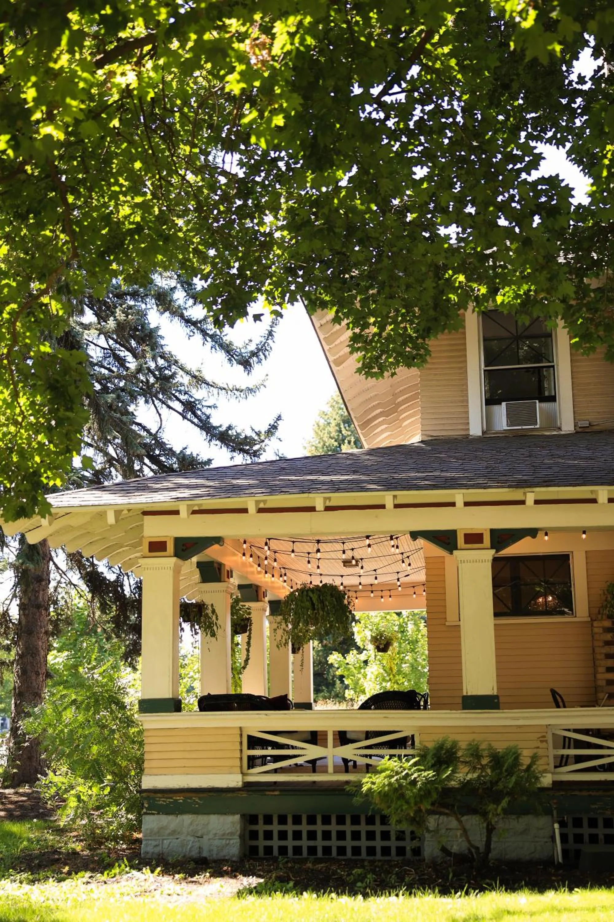 Property building in Marianna Stoltz House