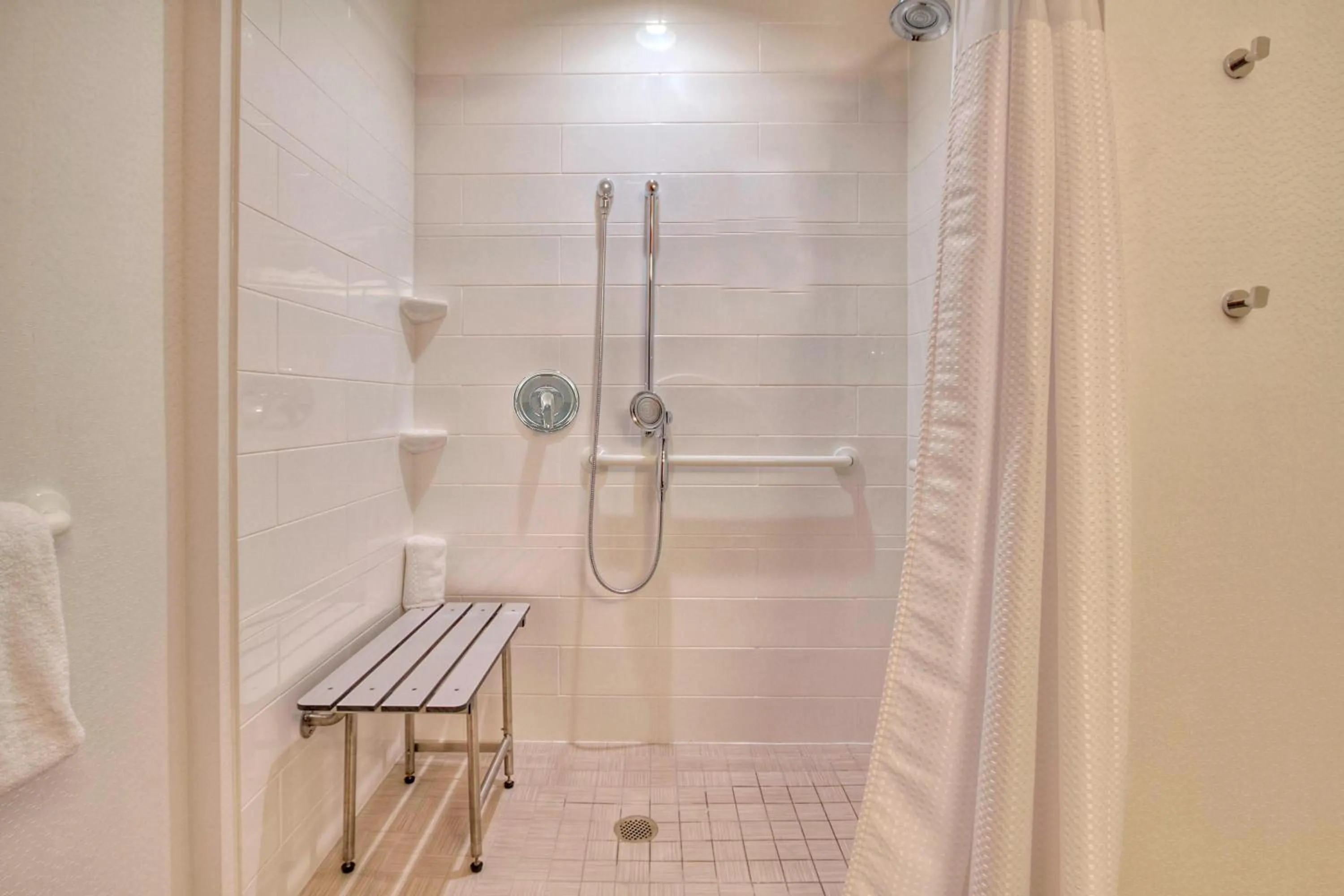 Bathroom in Courtyard by Marriott Nashville Green Hills