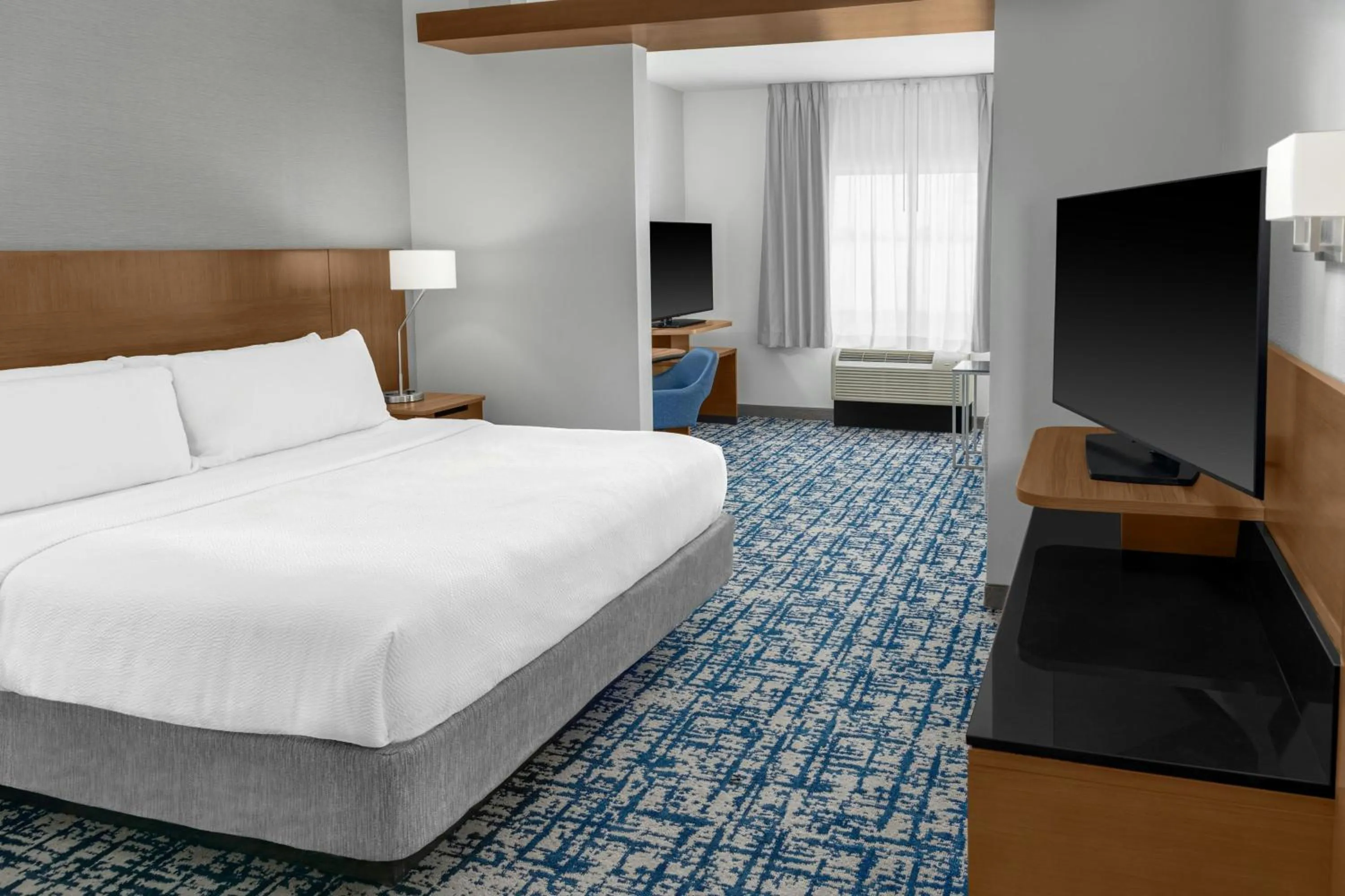 Bedroom, Bed in Fairfield Inn and Suites by Marriott Calhoun
