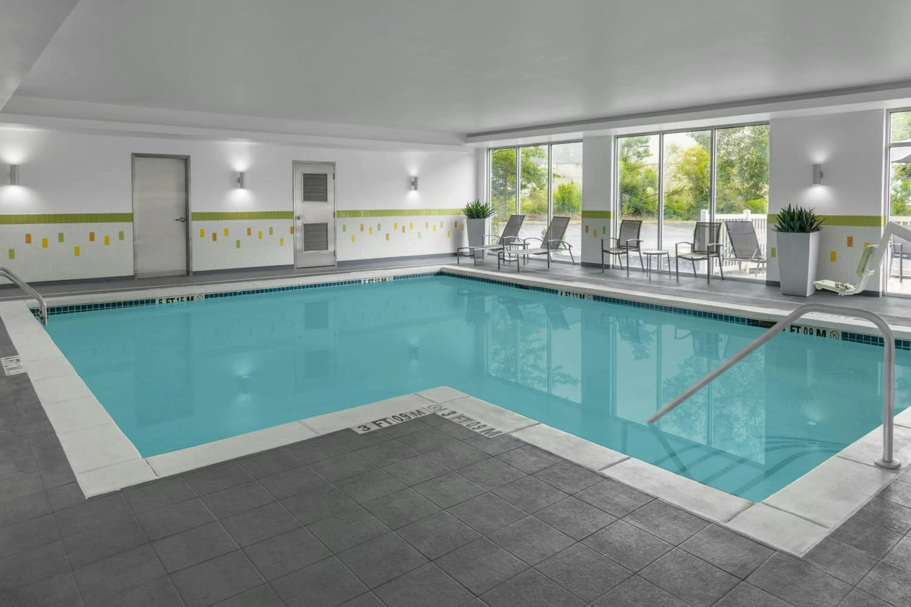 Swimming pool in Fairfield Inn and Suites by Marriott Calhoun