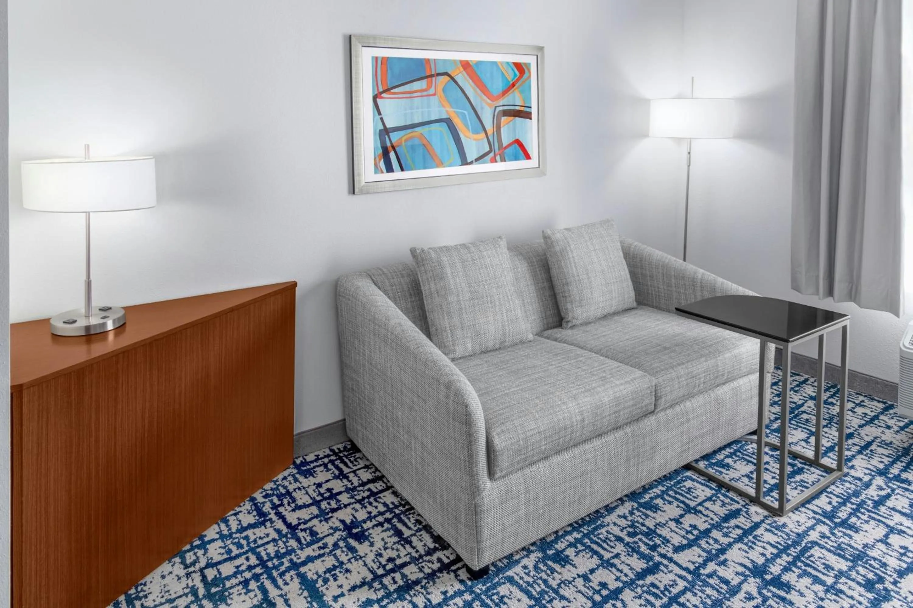 Living room in Fairfield Inn and Suites by Marriott Calhoun