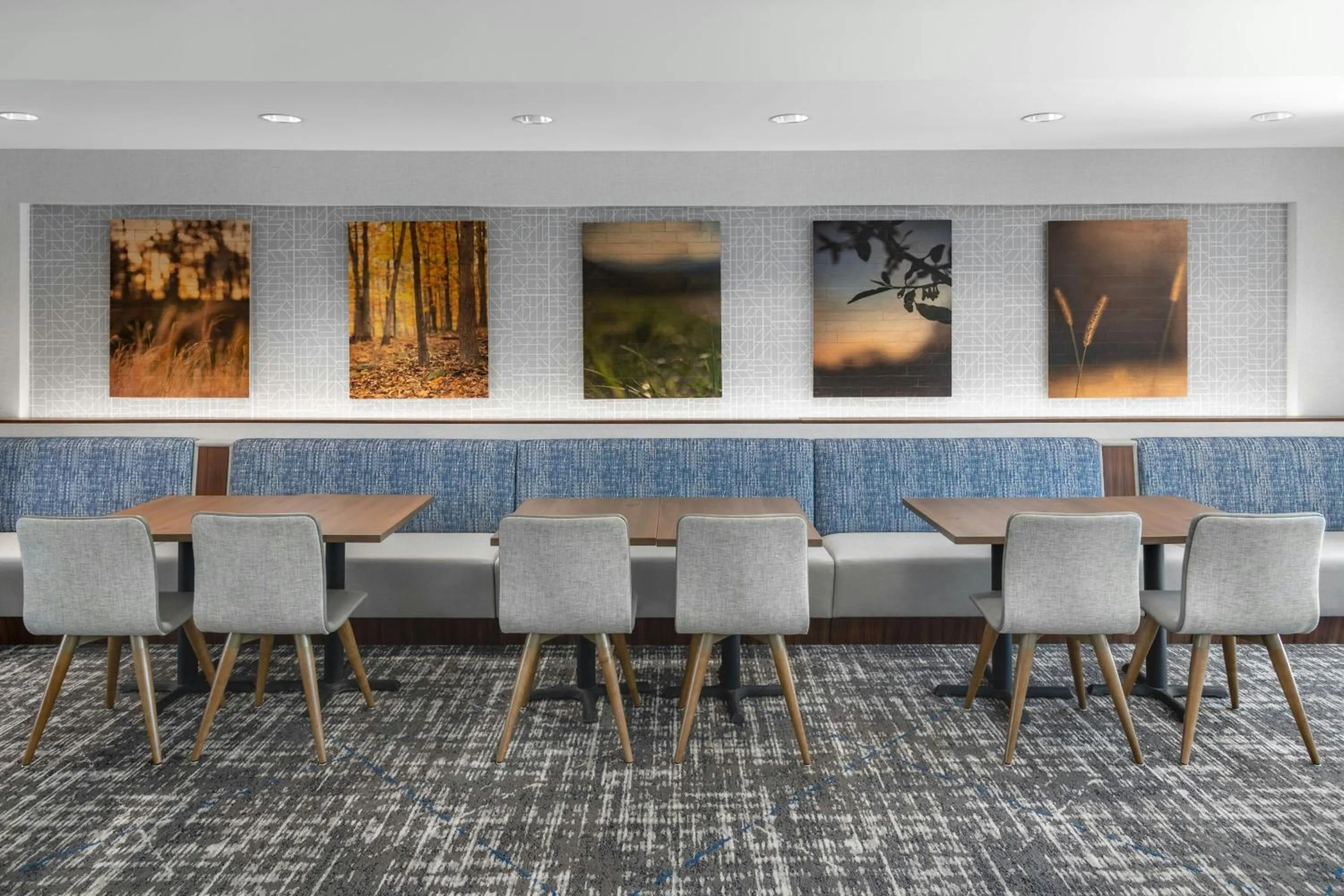 Breakfast in Fairfield Inn and Suites by Marriott Calhoun