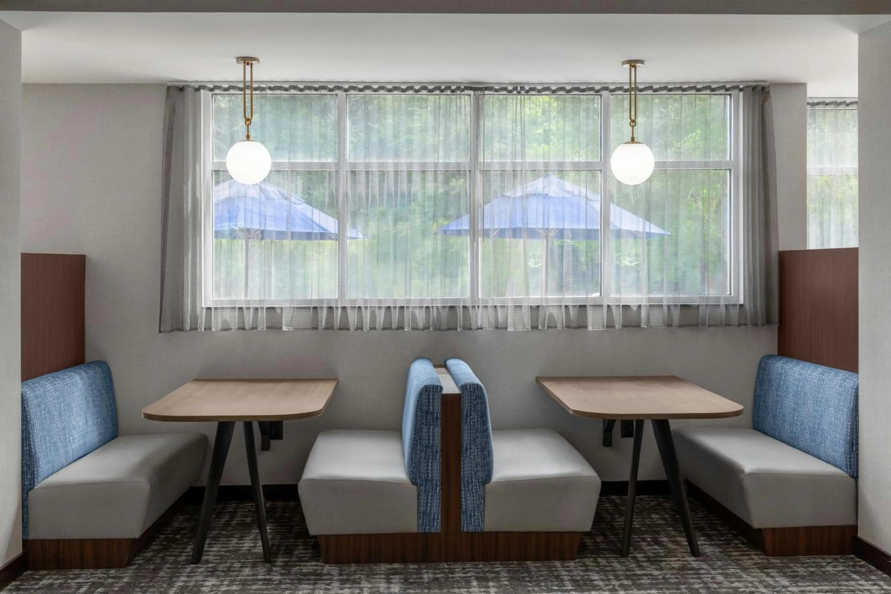 Breakfast in Fairfield Inn and Suites by Marriott Calhoun