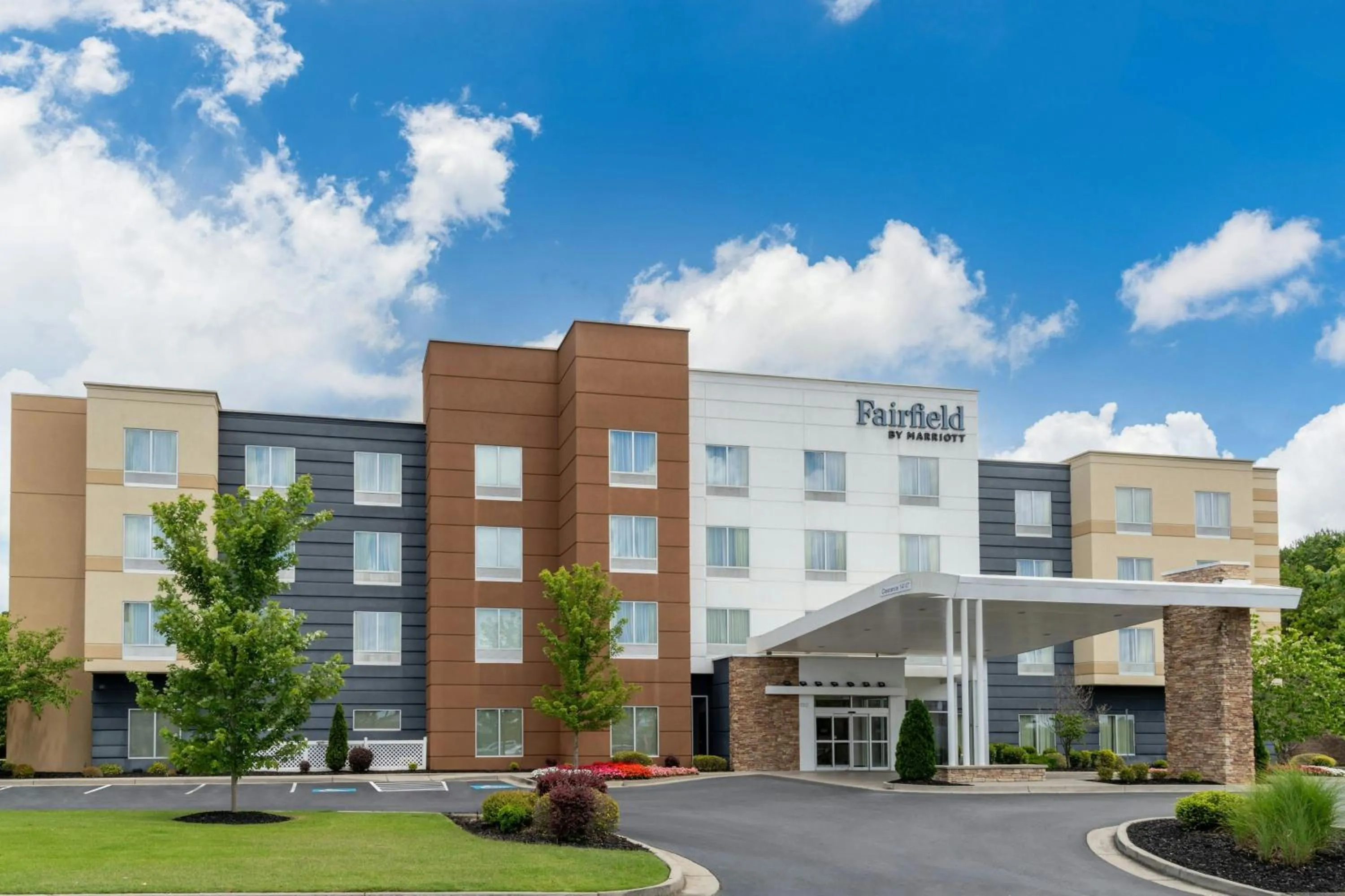 Property building in Fairfield Inn and Suites by Marriott Calhoun