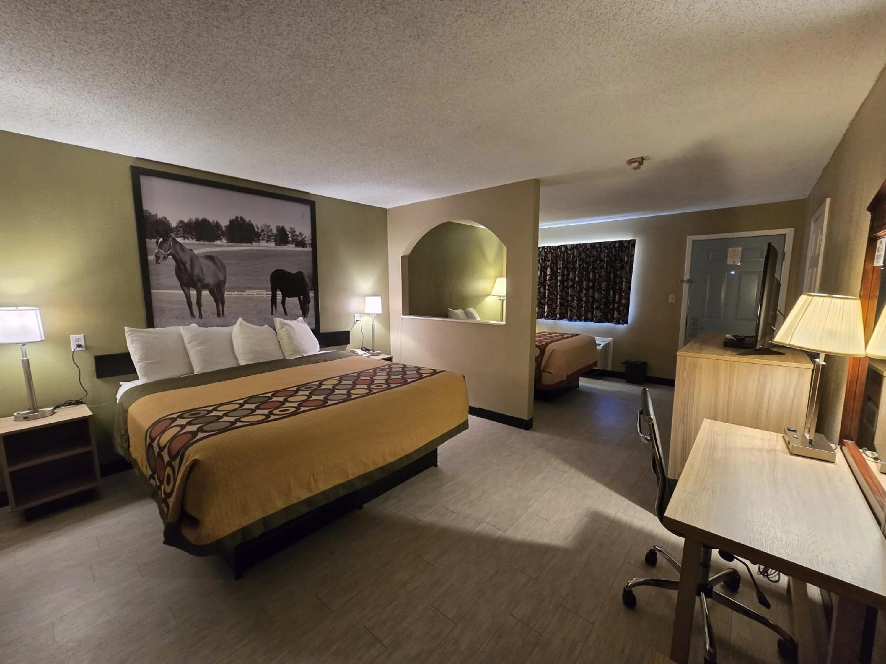 Photo of the whole room, Bed in Super 8 by Wyndham Arkadelphia Caddo Valley Area