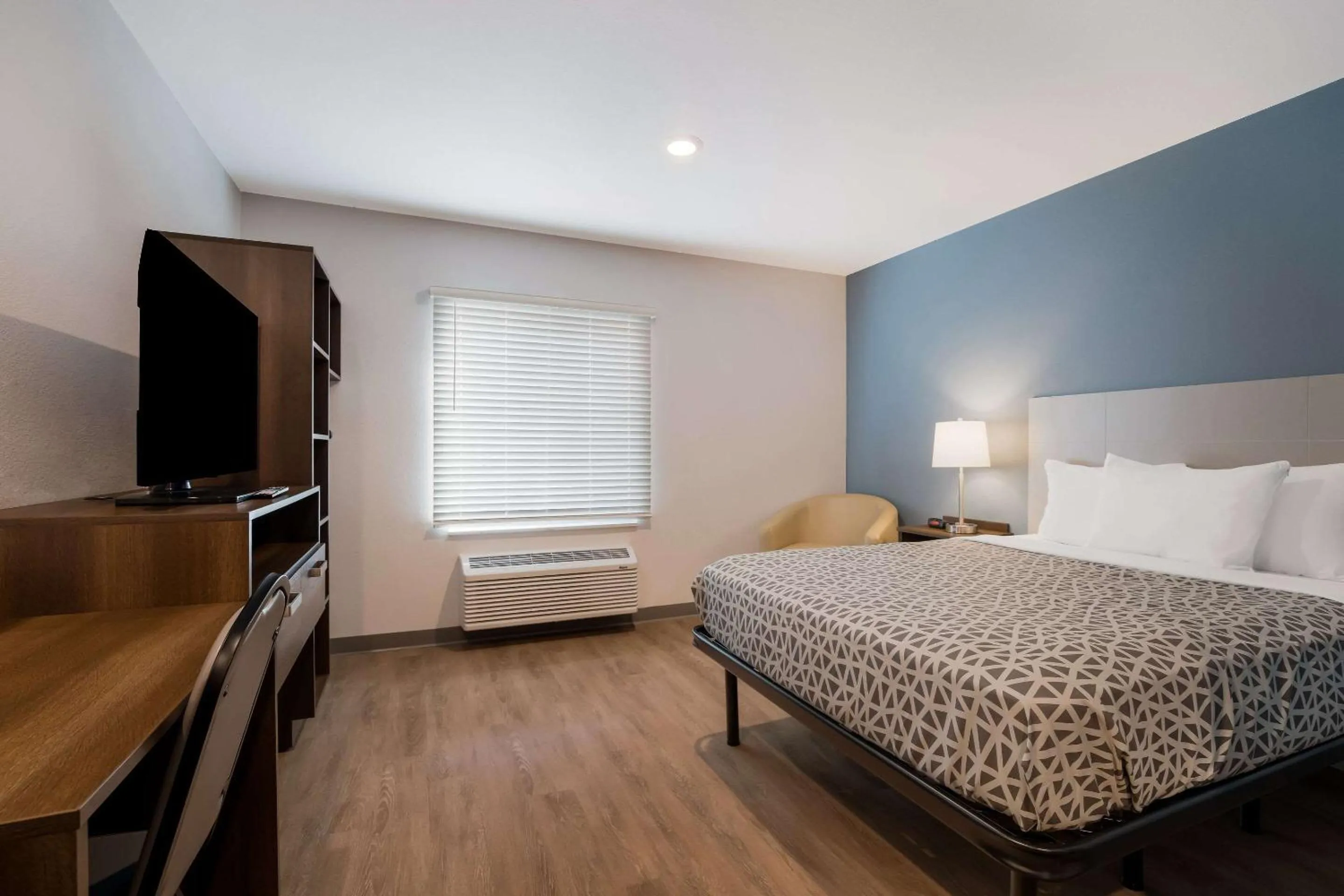 Bedroom, Bed in WoodSpring Suites Moreno Valley