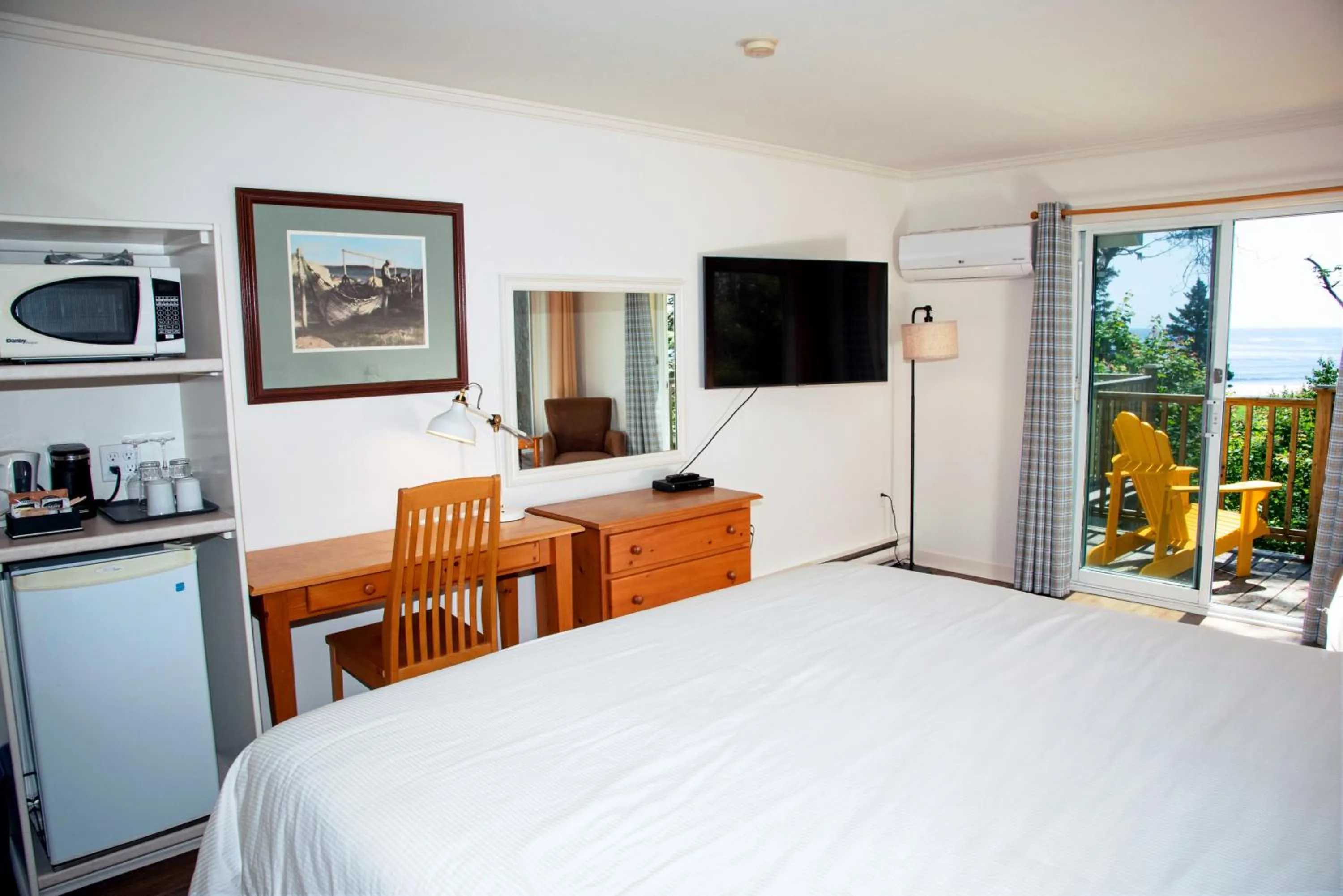 TV and multimedia, Bed in White Point Beach Resort