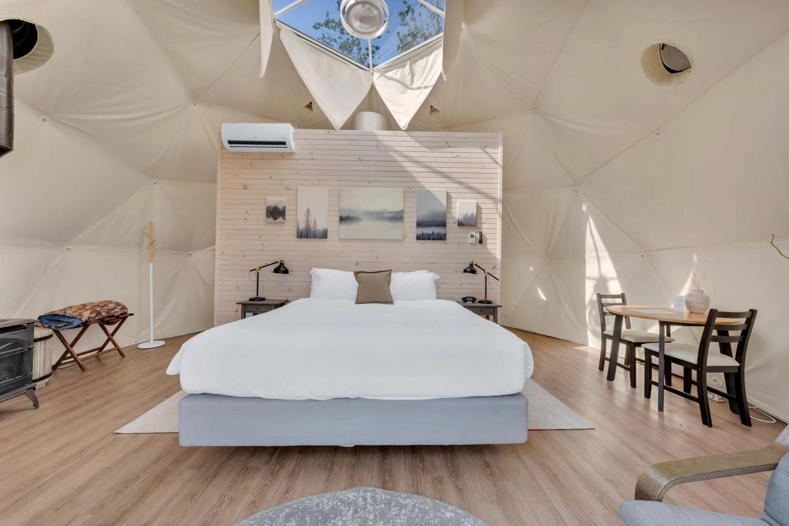 Photo of the whole room, Bed in White Point Beach Resort