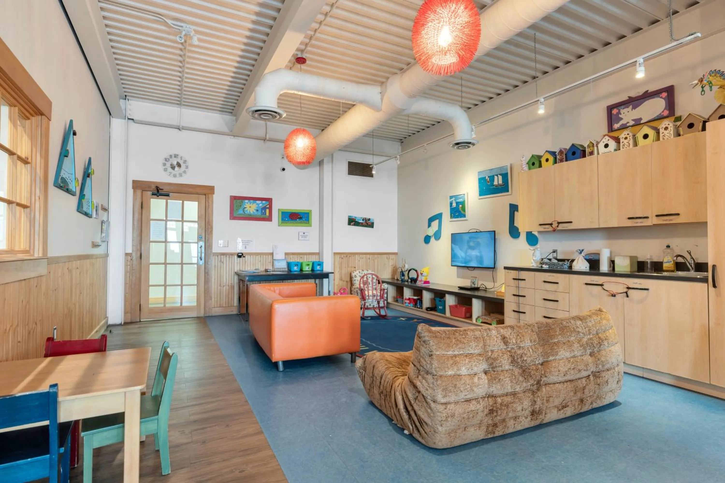 Communal lounge/ TV room in White Point Beach Resort