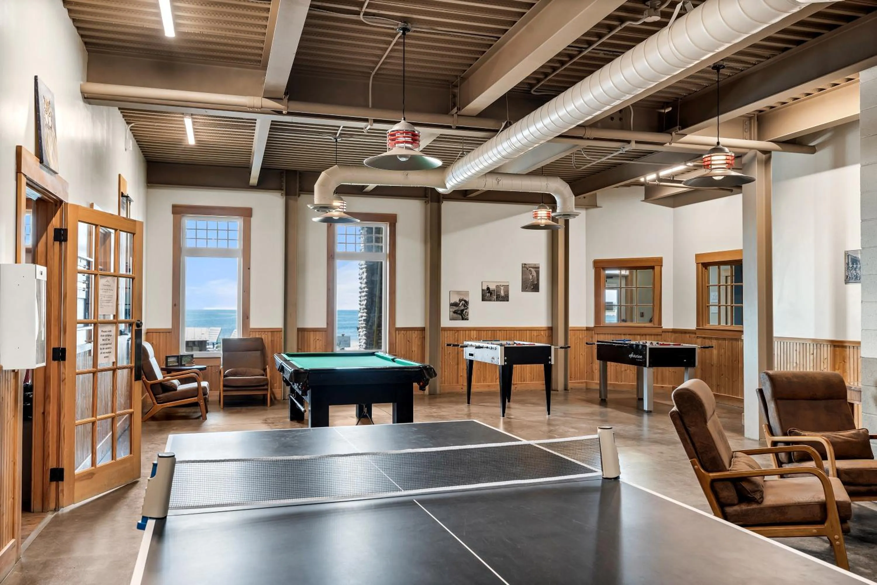 Communal lounge/ TV room in White Point Beach Resort