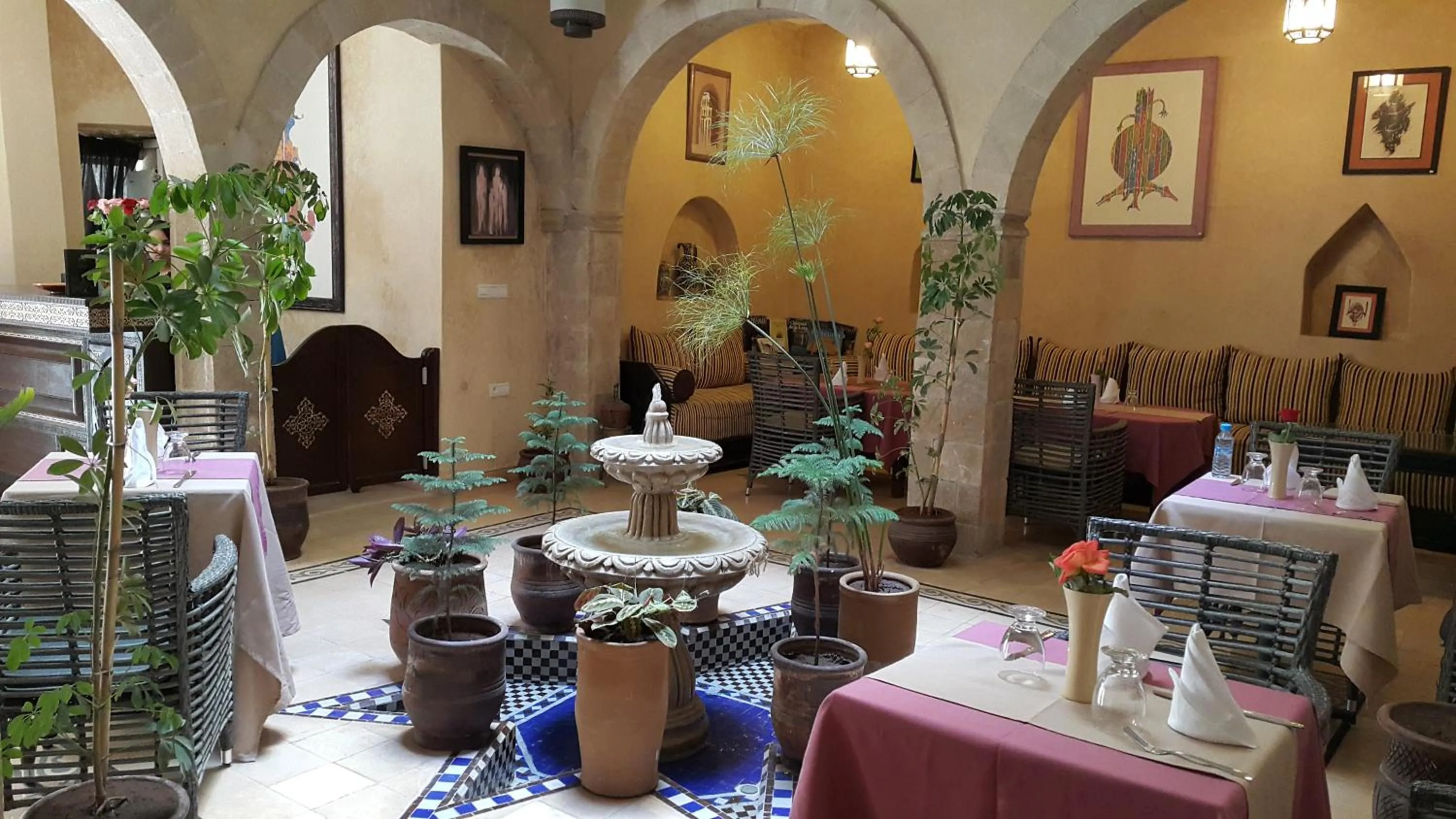 Restaurant/places to eat in Hotel Riad Ben Atar