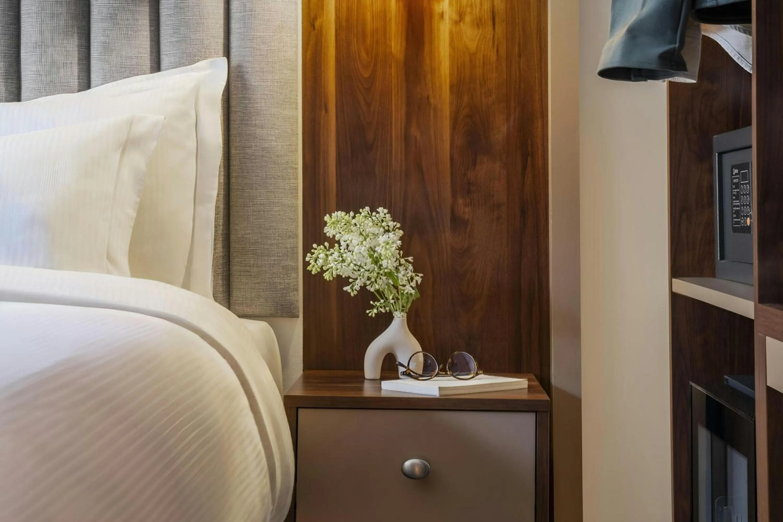 Bedroom, Bed in The Voyage Hotel Paddington