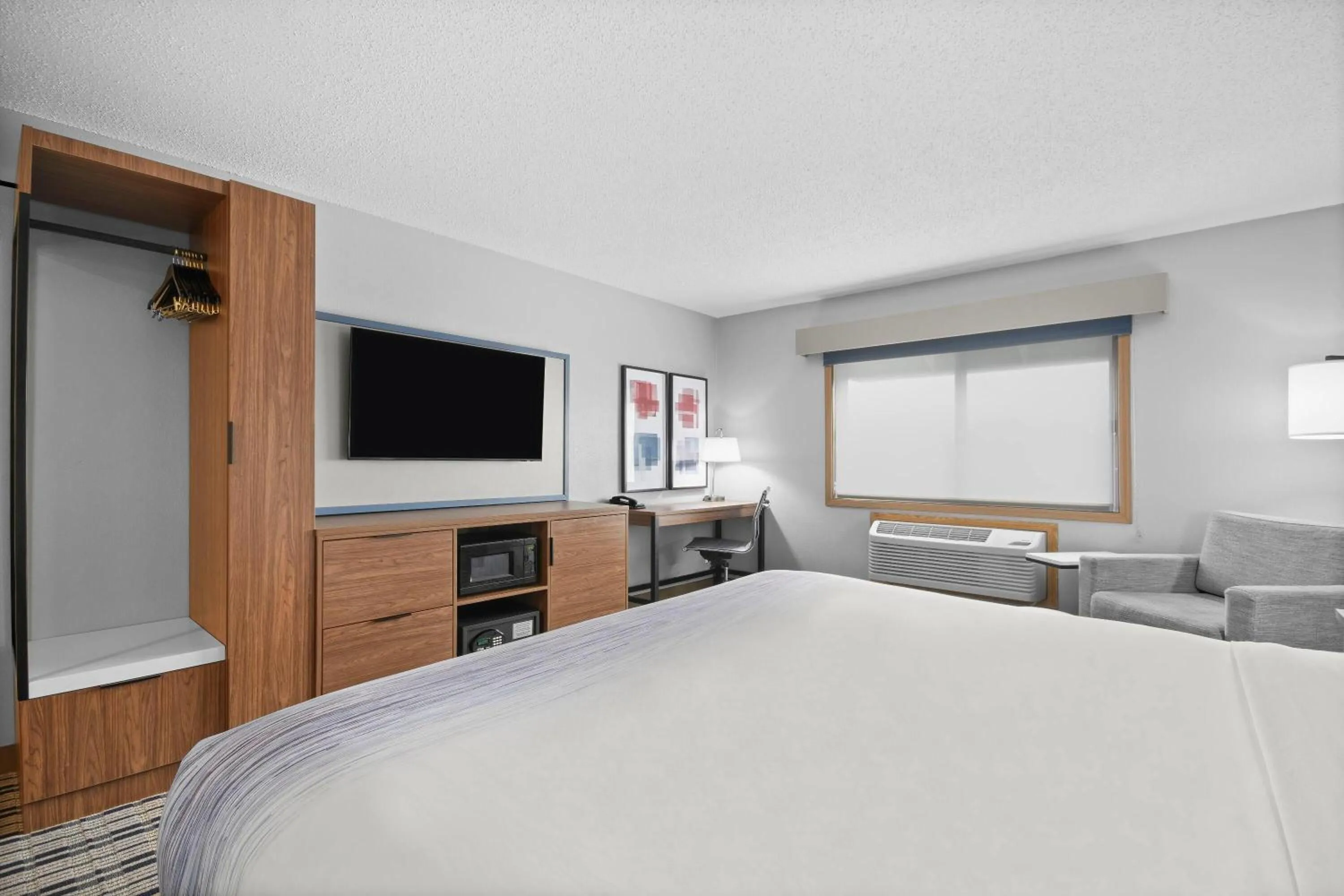 Photo of the whole room, Bed in AmericInn by Wyndham Virginia