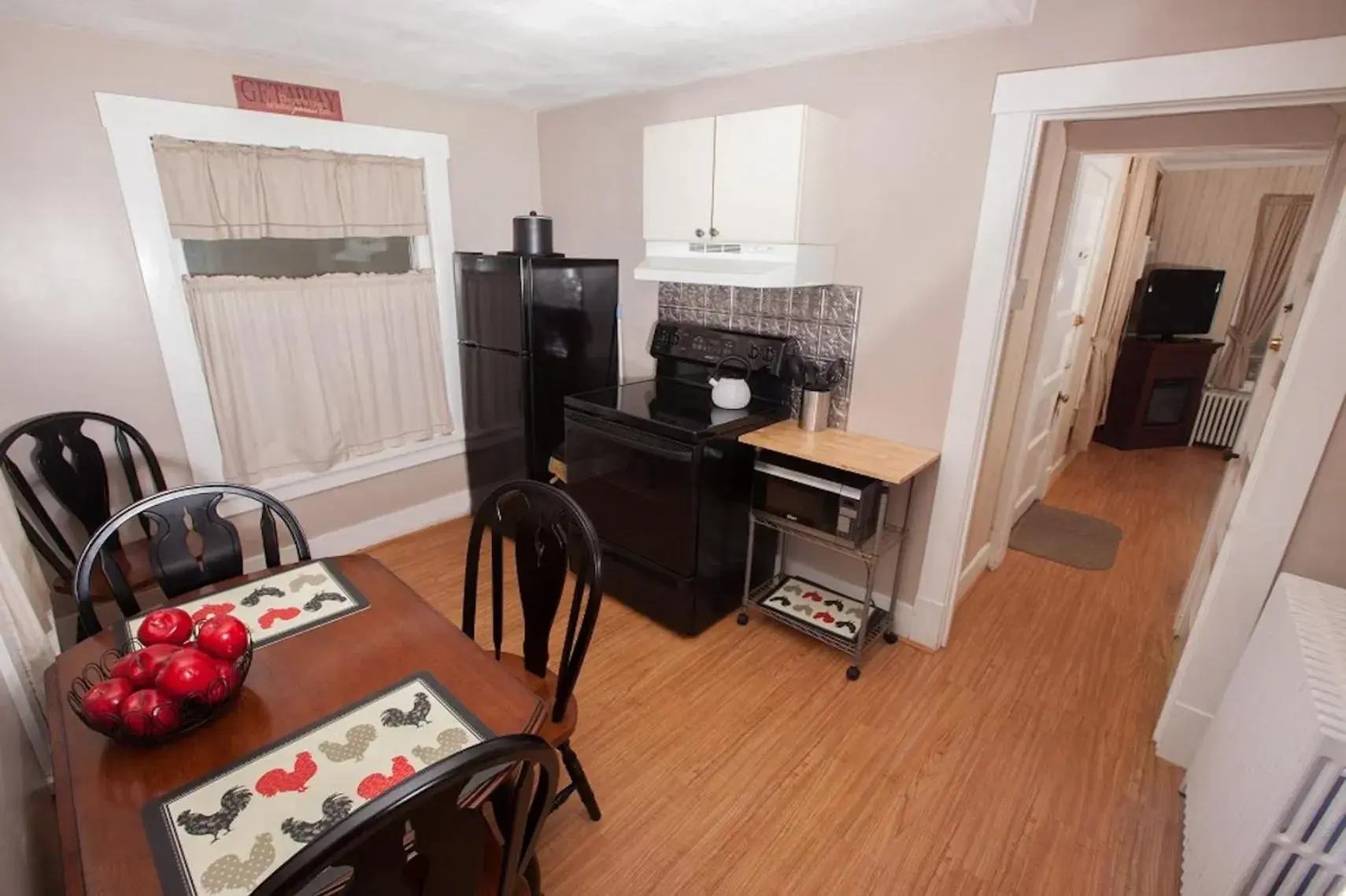 One-Bedroom Suite in Knotty Pine Motel One-Bedroom Suite in Knotty Pine Motel