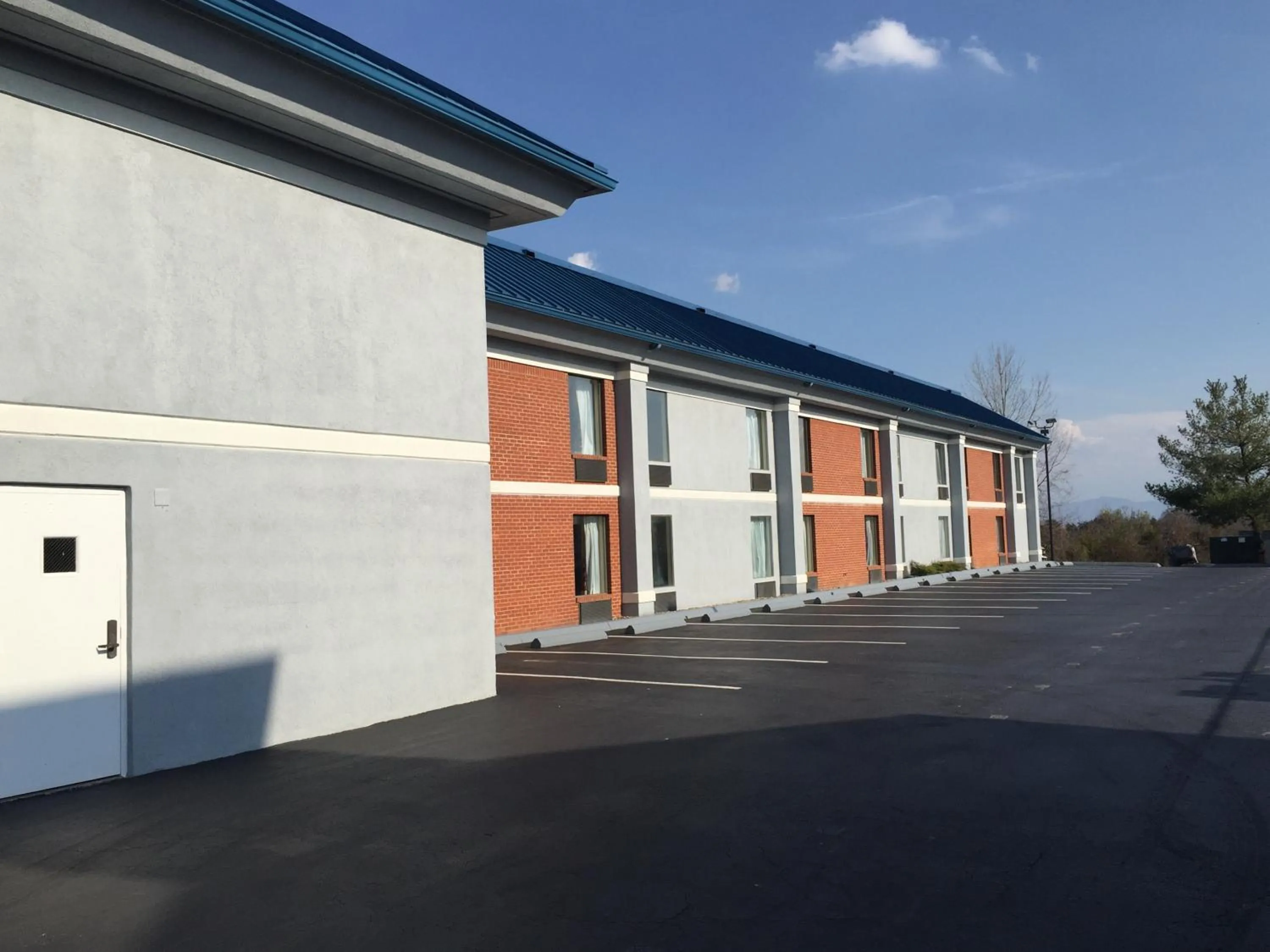 Property building in Super 8 by Wyndham Dandridge