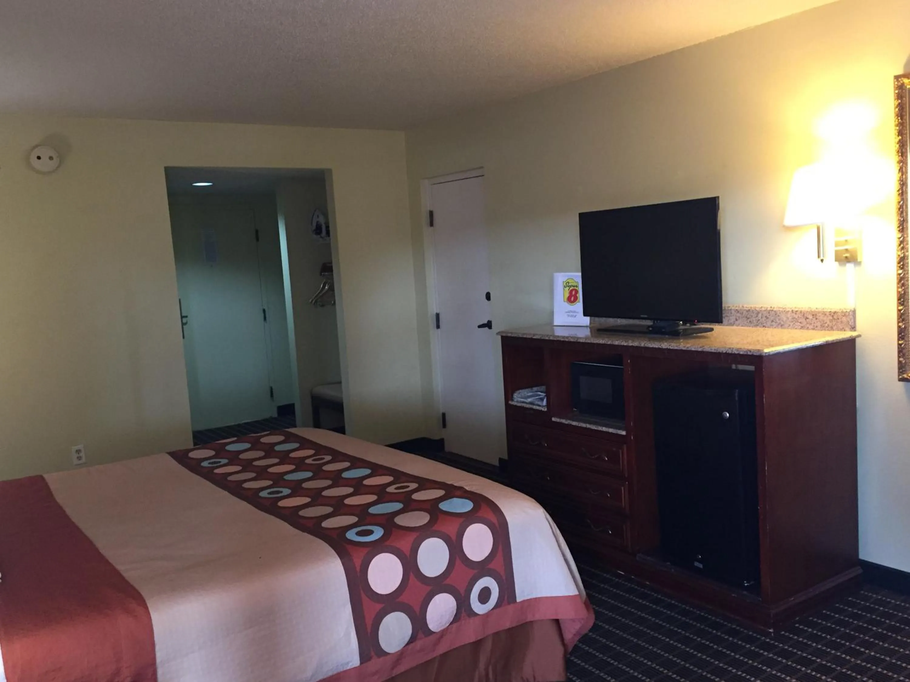 Other, Bed in Super 8 by Wyndham Dandridge