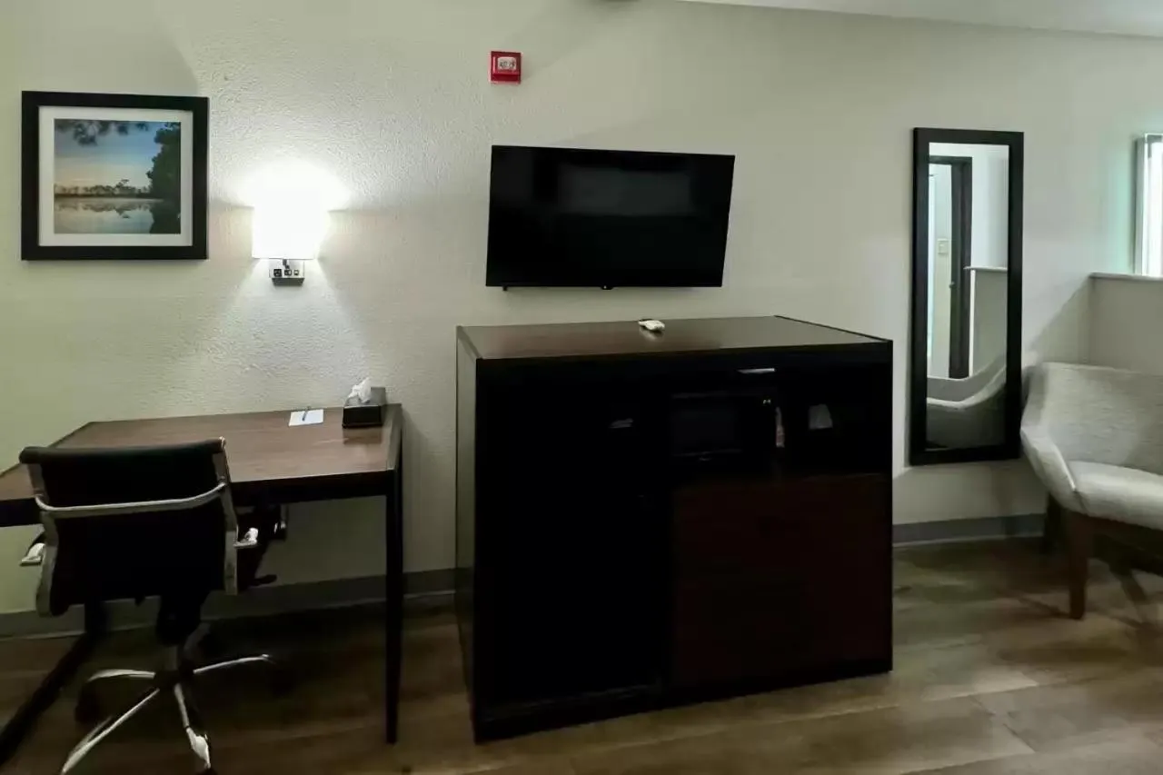 TV and multimedia in Quality Inn Sulphur - Lake Charles