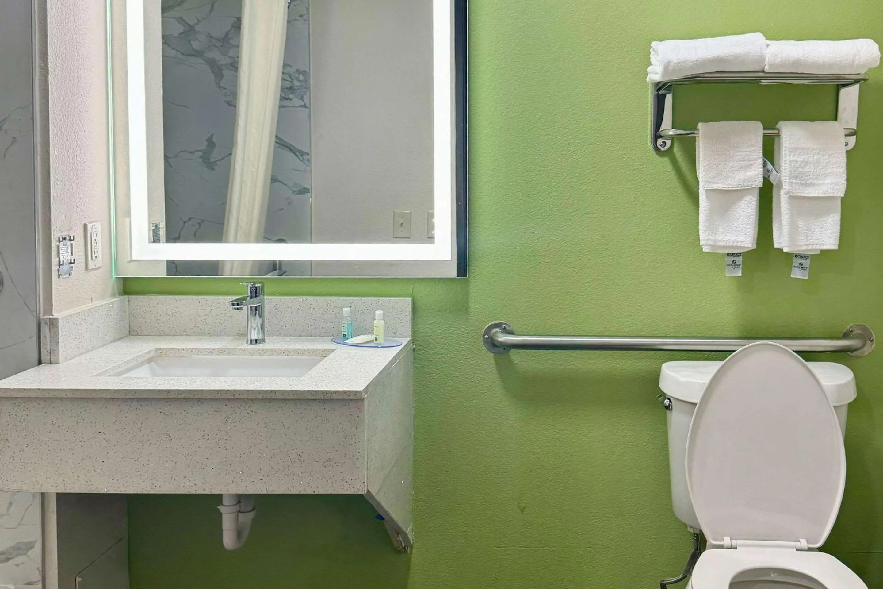 Bedroom in Quality Inn Sulphur - Lake Charles