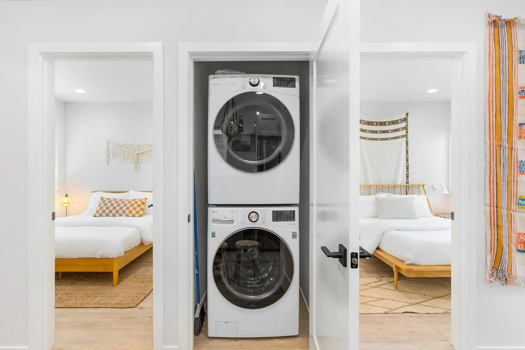 Bed in The Sweetest Suite - 91 Walkscore!