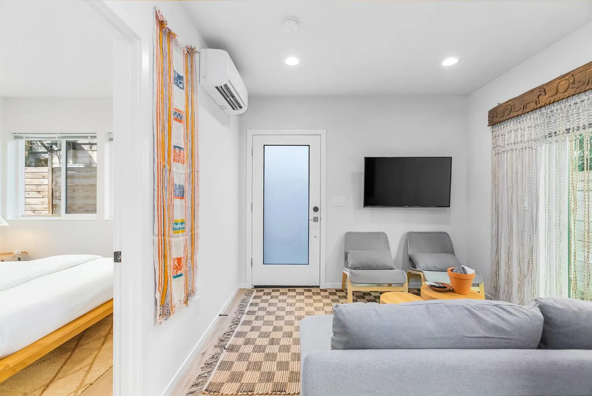 Bed in The Sweetest Suite - 91 Walkscore!