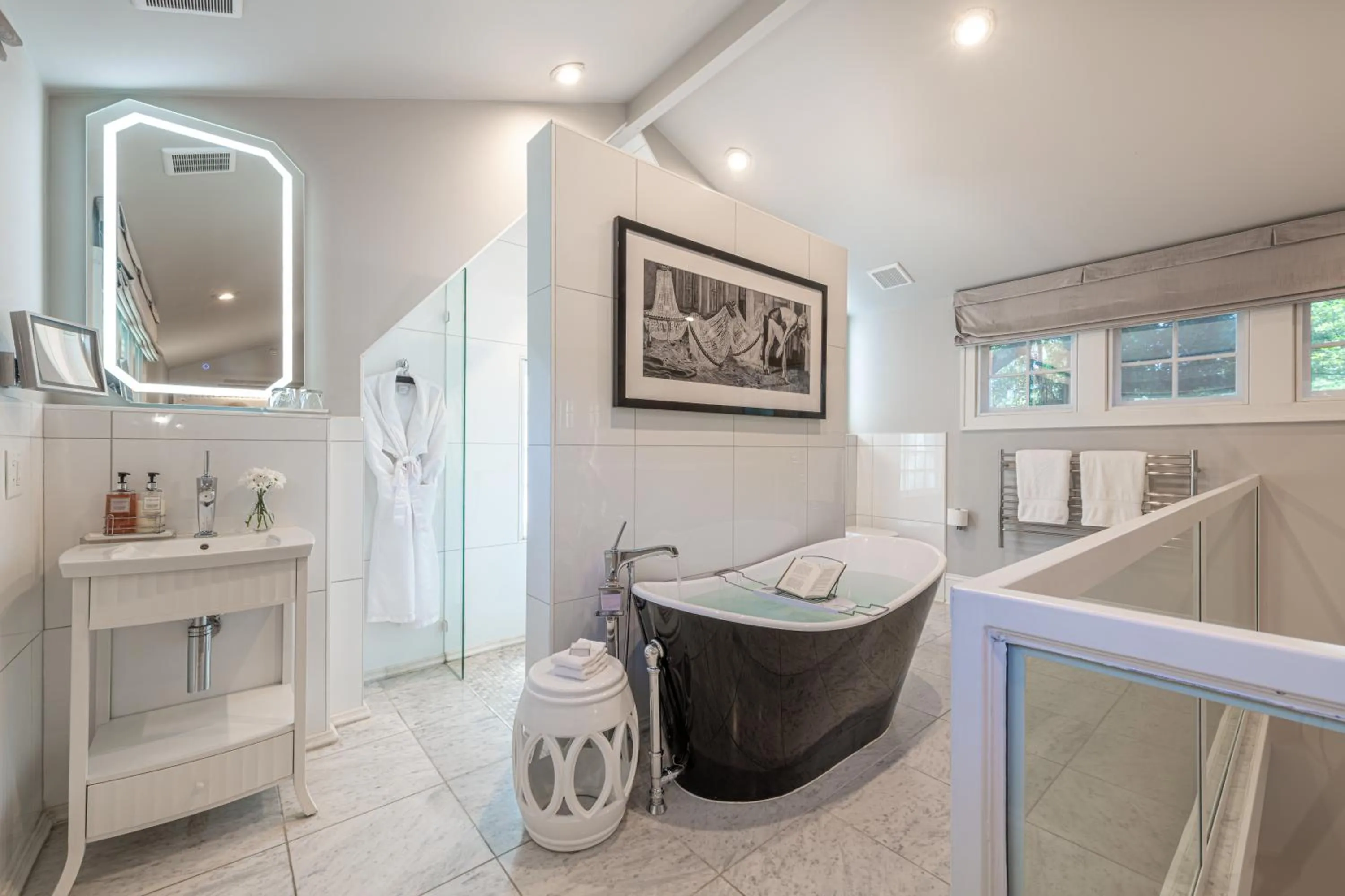 Bathroom in Stonehurst Place Bed & Breakfast