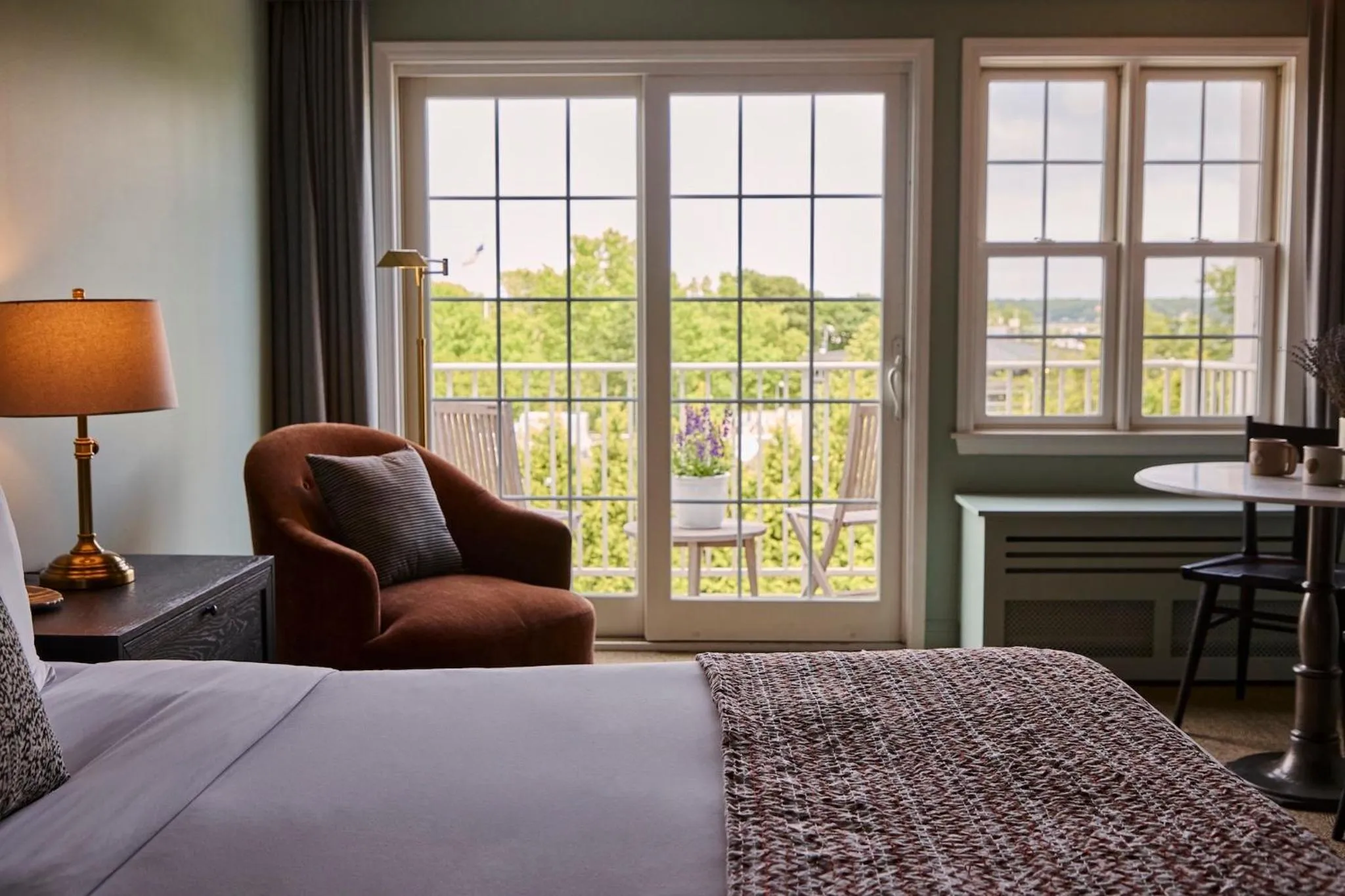 Facade/entrance in The Harbor Front Inn