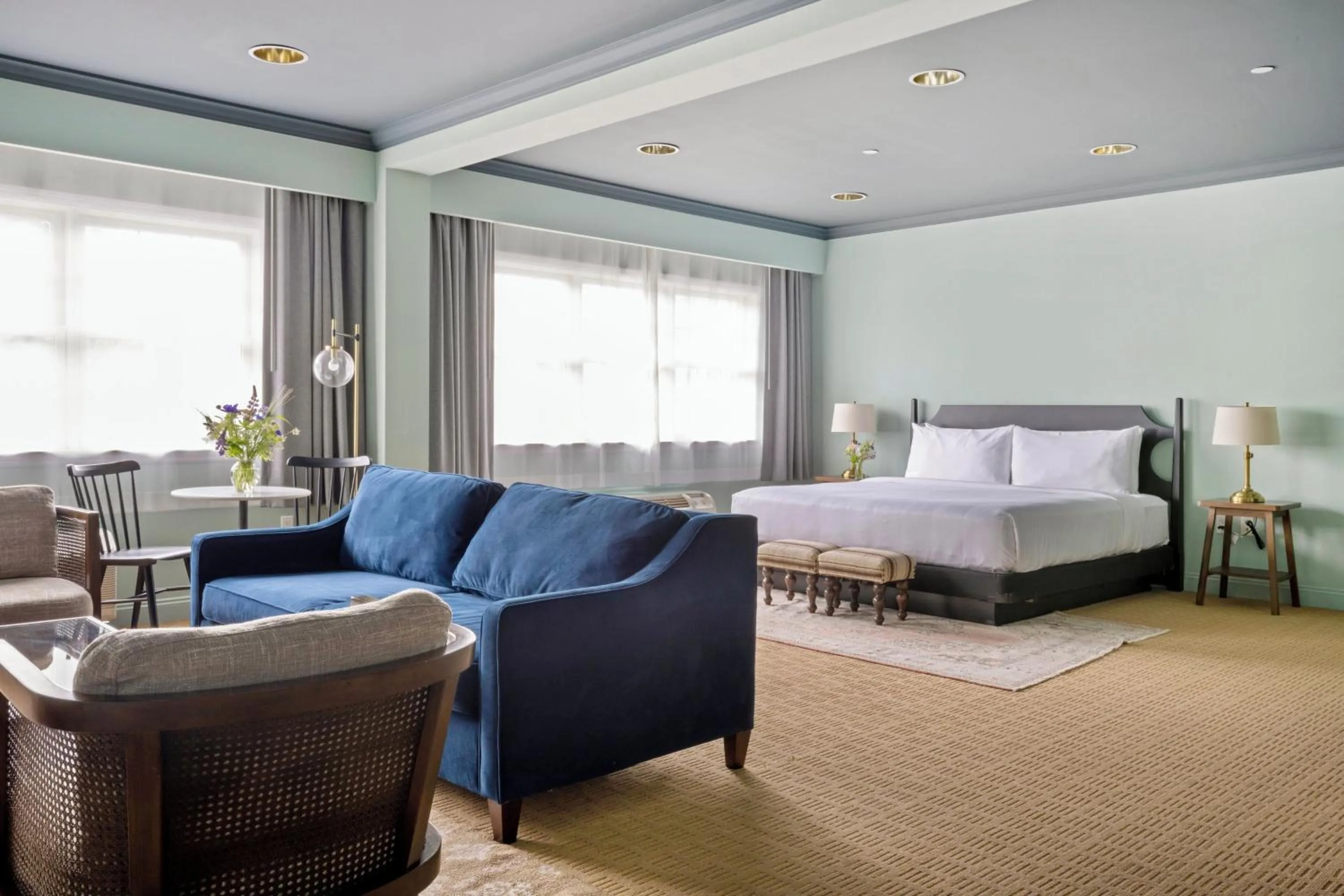 Bed in The Harbor Front Inn