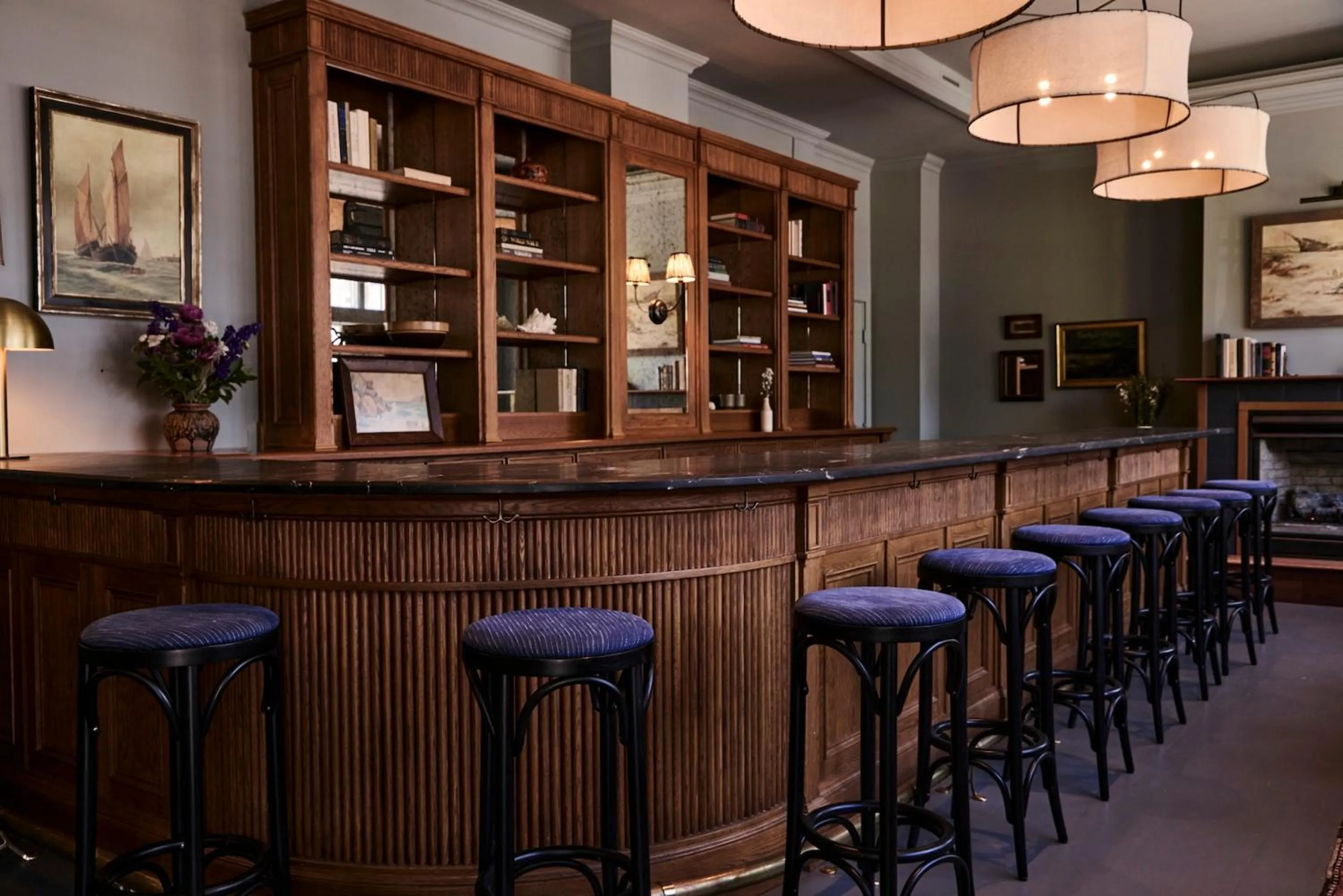 Lounge or bar in The Harbor Front Inn