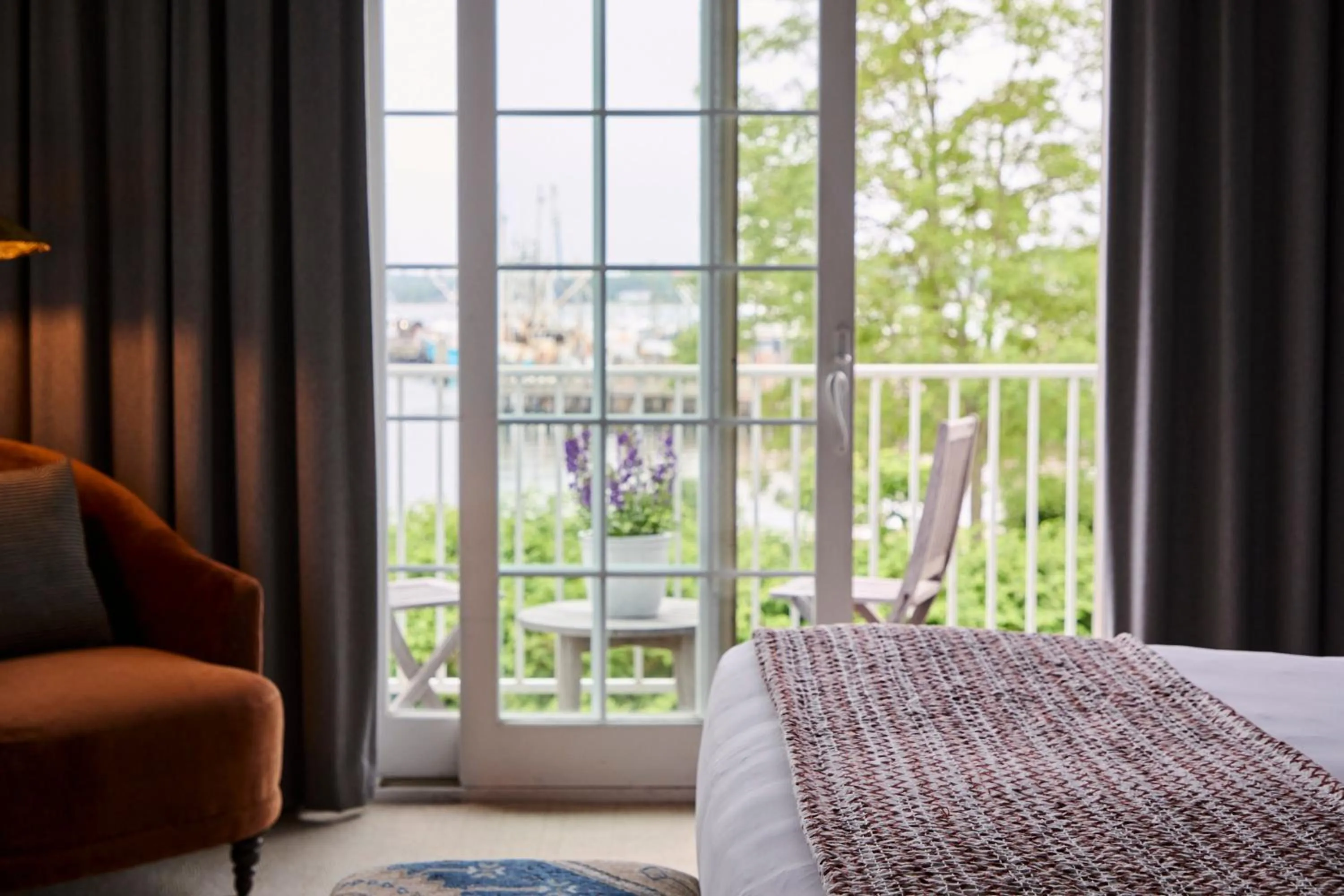 Property building in The Harbor Front Inn