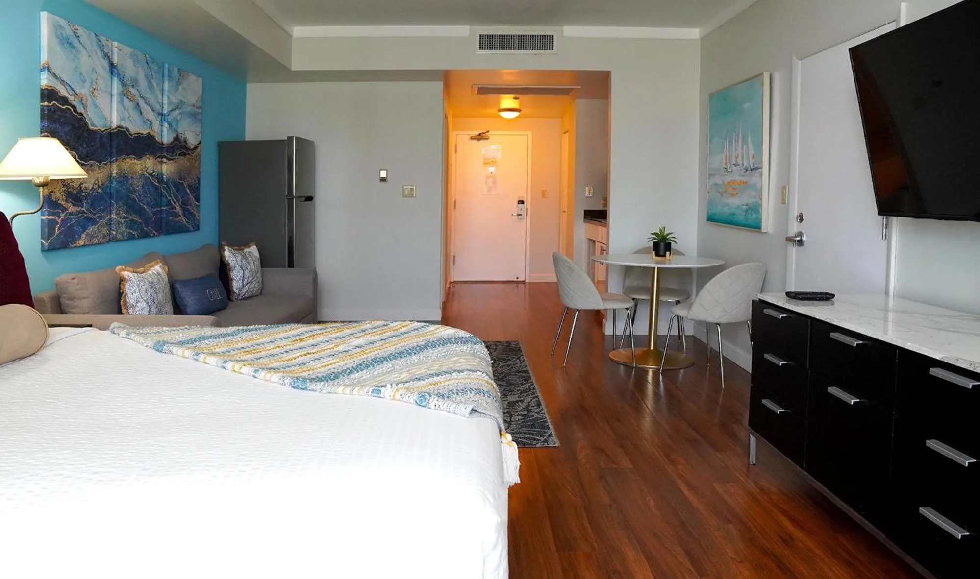 Bed in Glamorous Bay View Studio In The Heart Of Grove