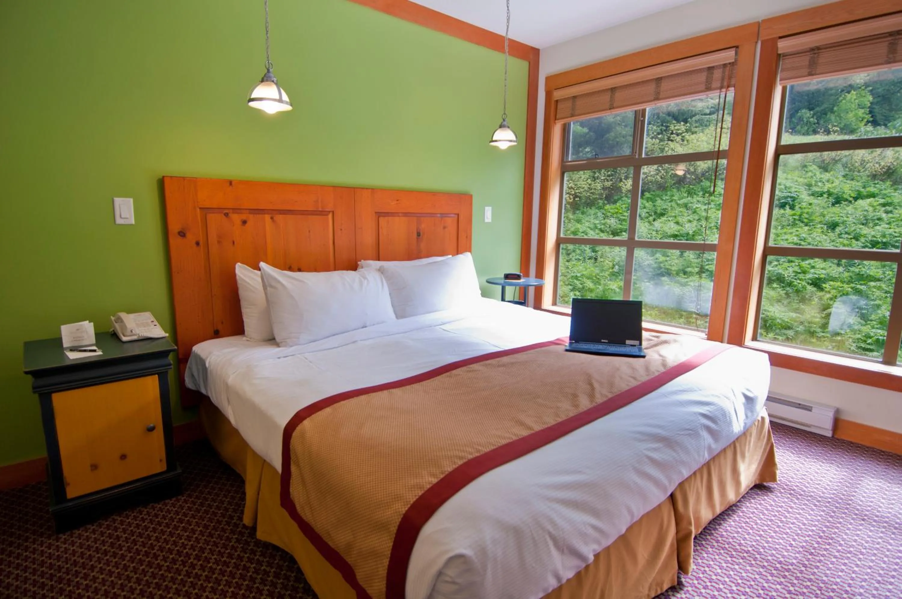 View (from property/room), Bed in Lodging Ovations