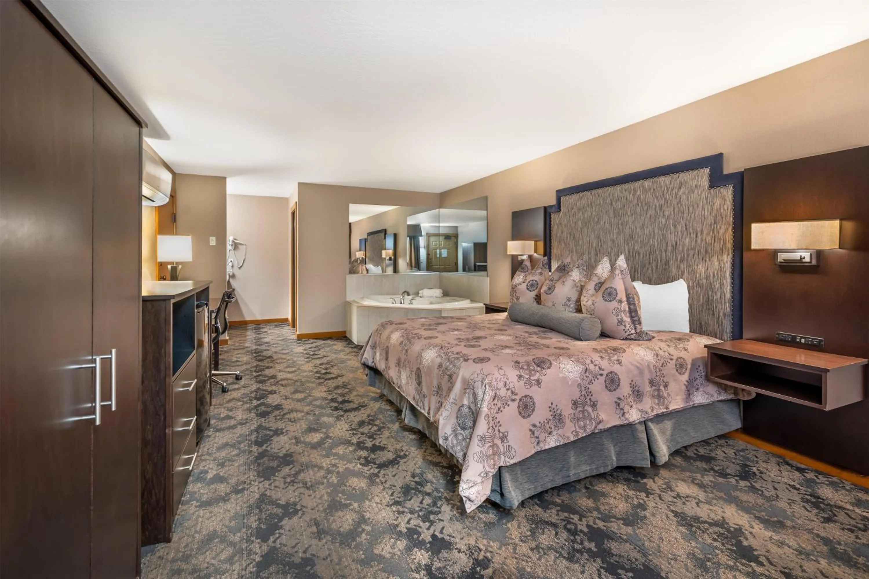 Photo of the whole room, Bed in Best Western Windsor Inn