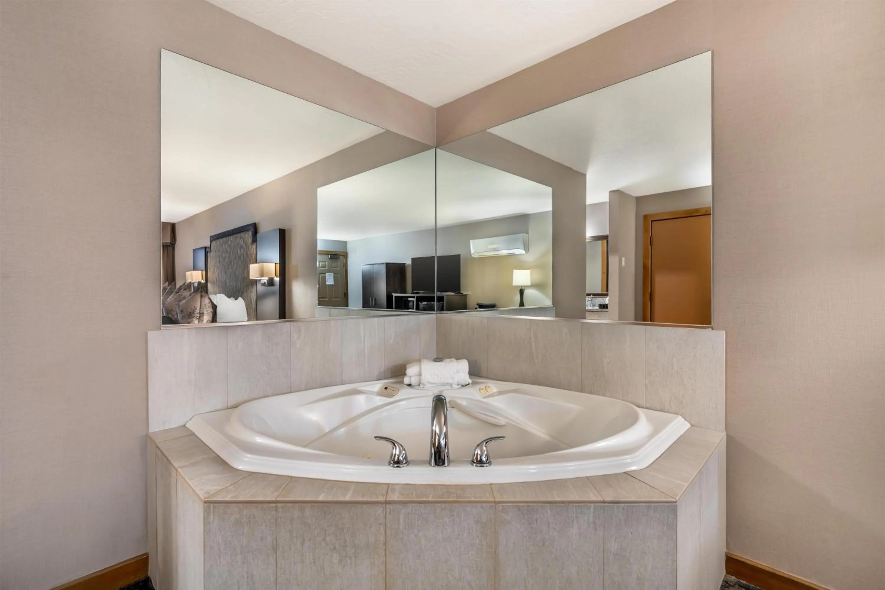 Photo of the whole room in Best Western Windsor Inn