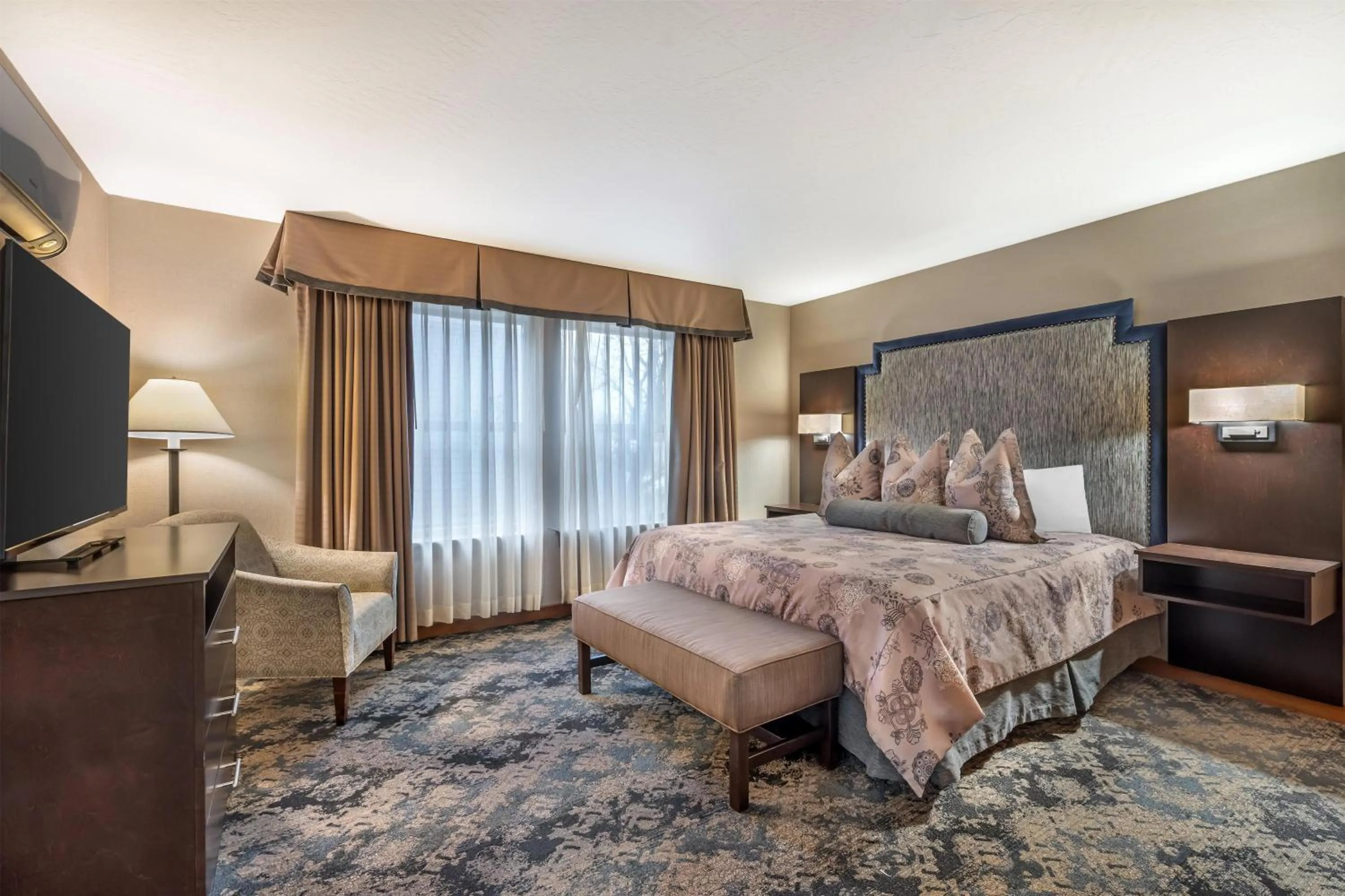 Photo of the whole room, Bed in Best Western Windsor Inn