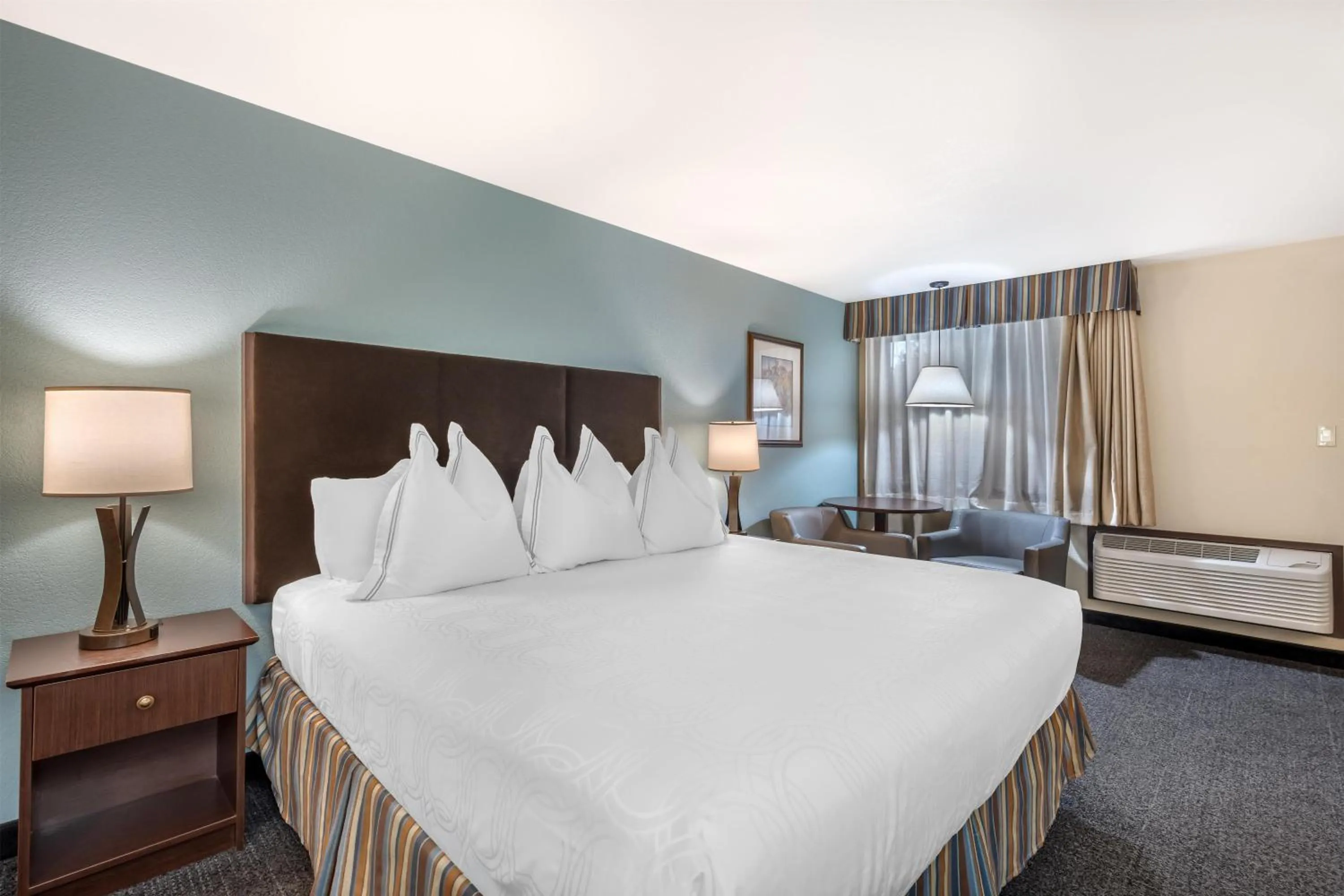 Bedroom, Bed in Best Western Windsor Inn