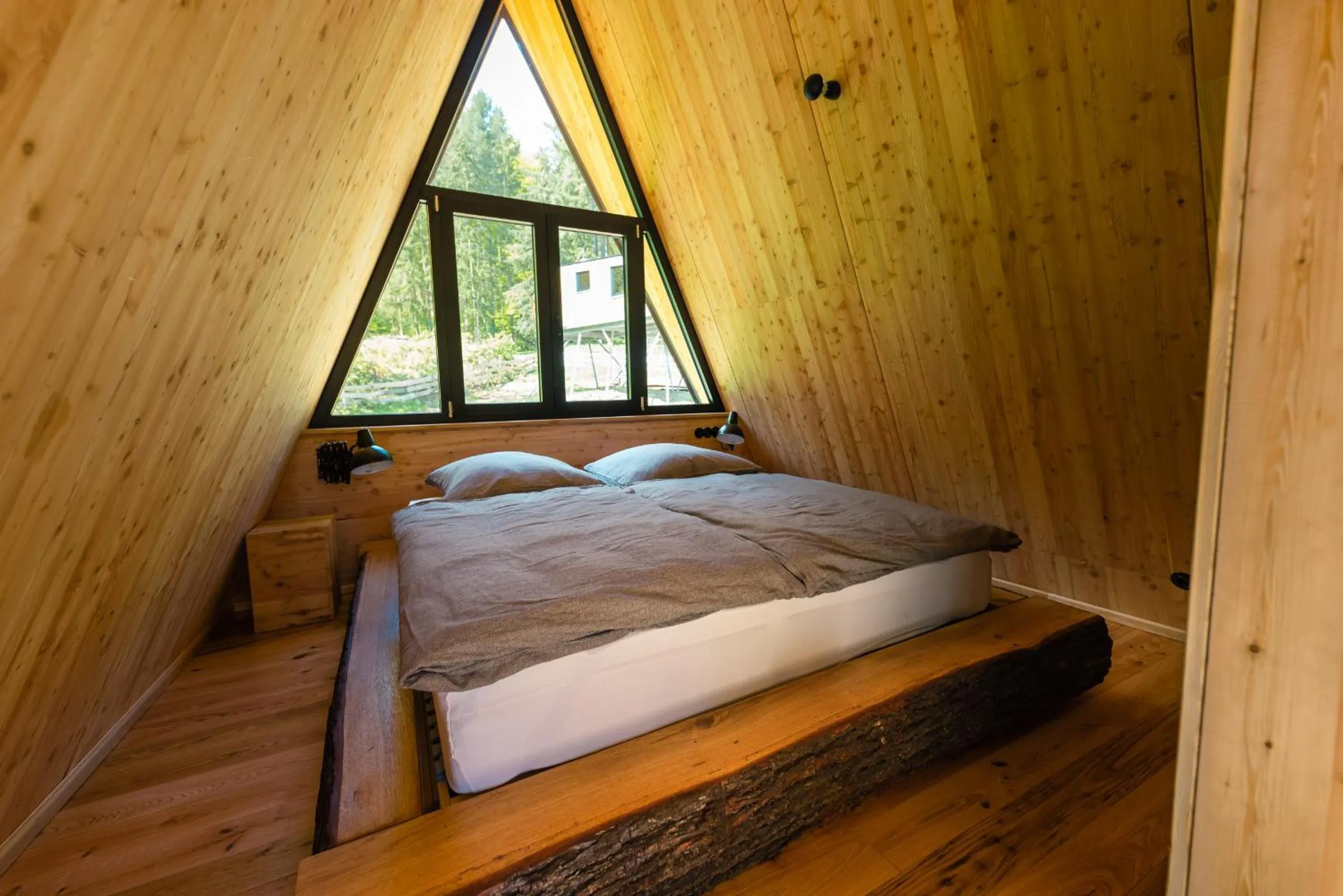 Bed in Baumhausapartment