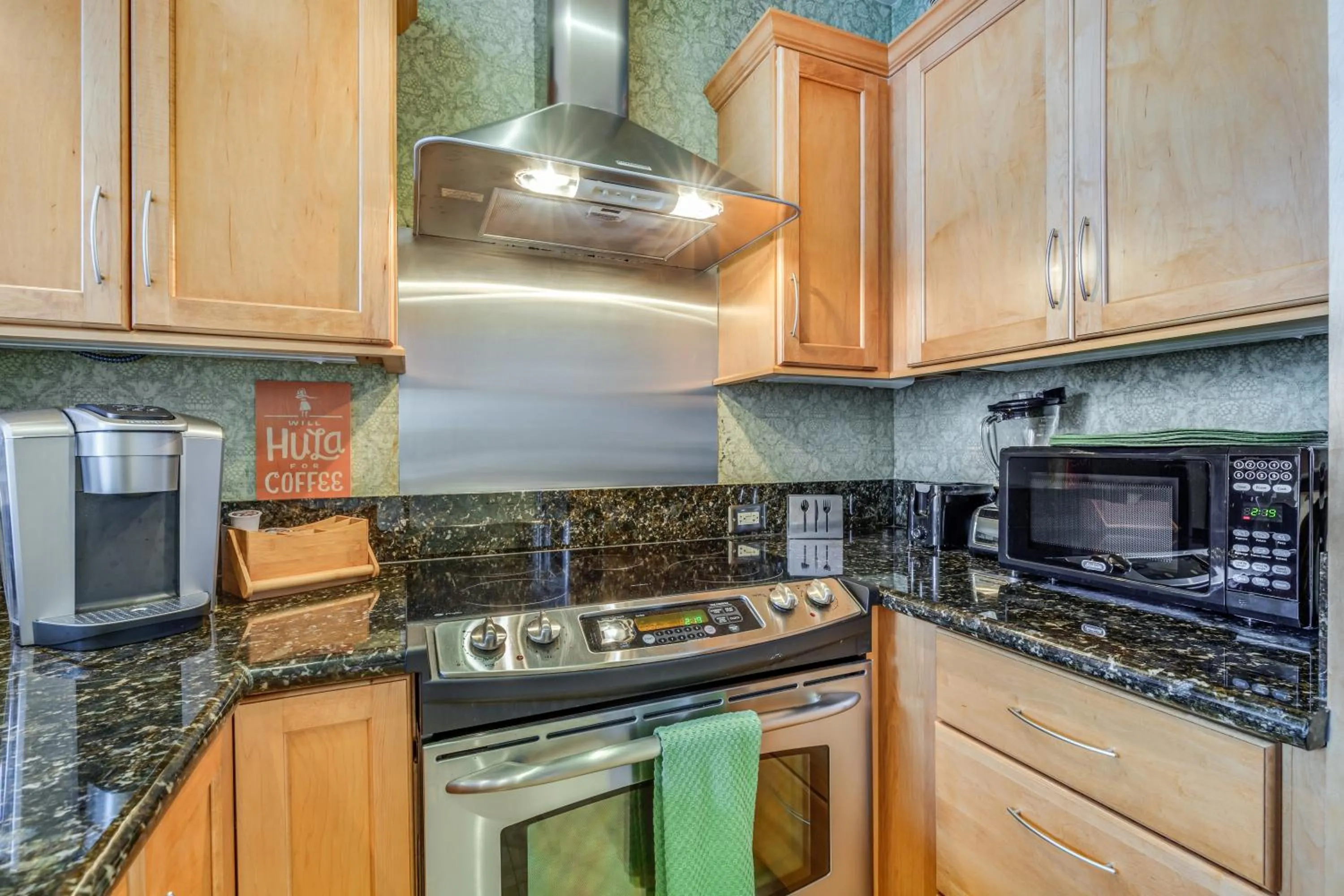 Kitchen or kitchenette in Castle at Palms at Waikīkī