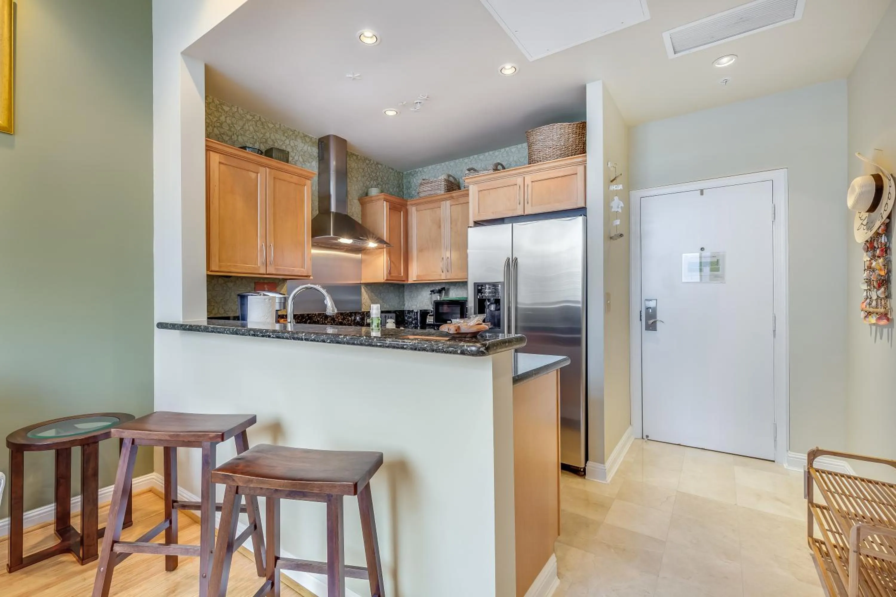 Kitchen or kitchenette in Castle at Palms at Waikīkī