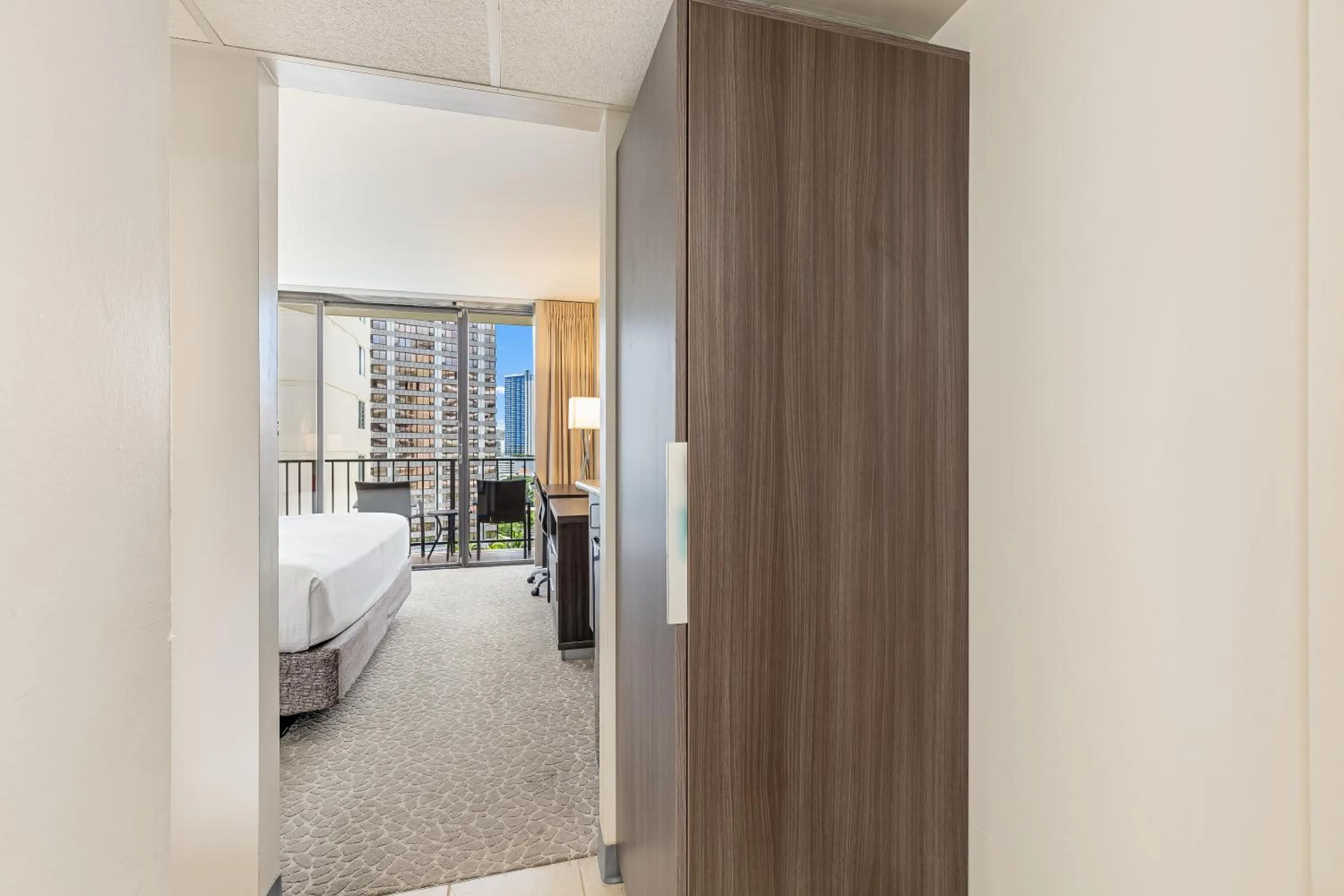 Bed in Castle at Palms at Waikīkī