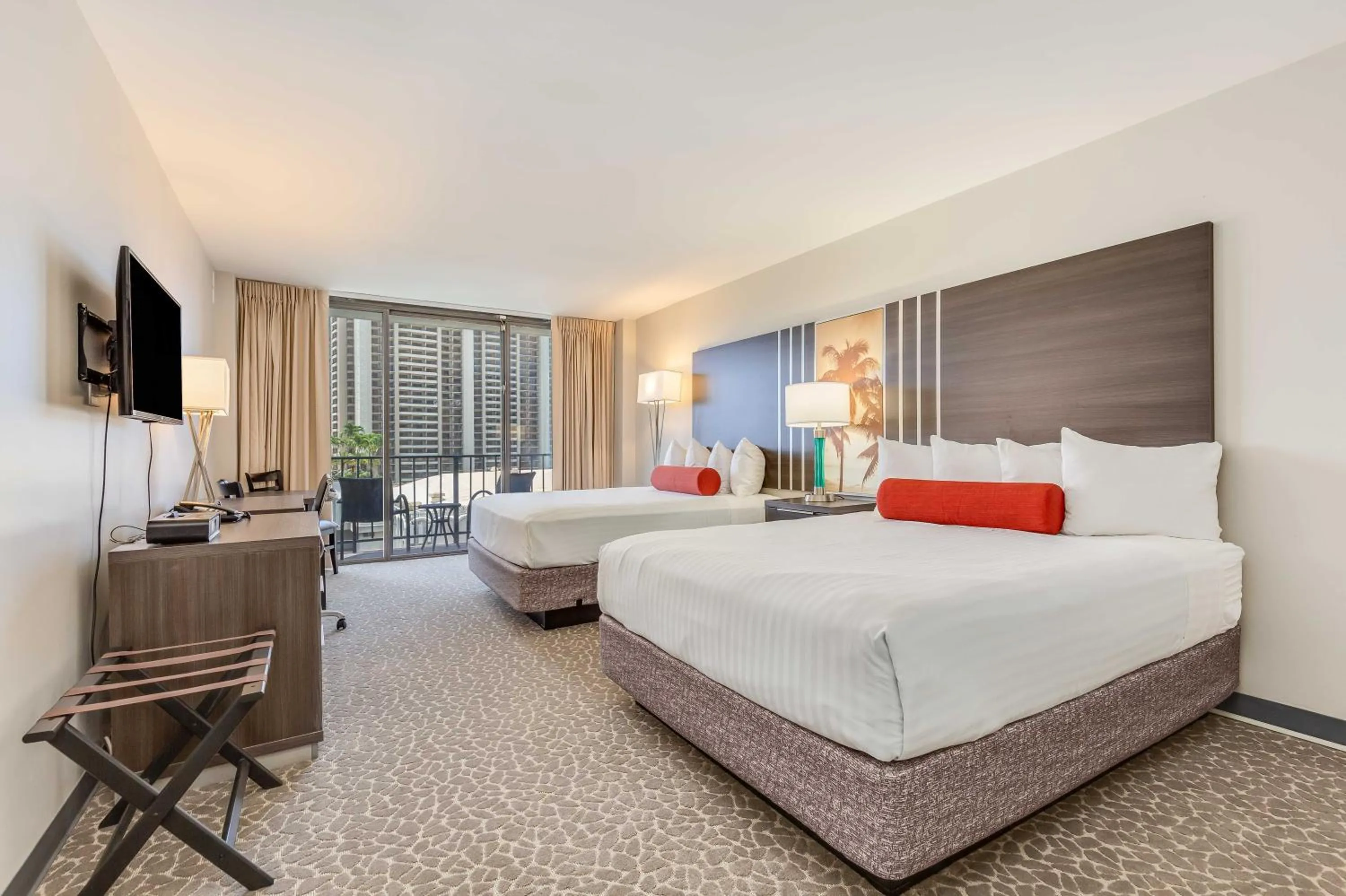 Bed in Castle at Palms at Waikīkī