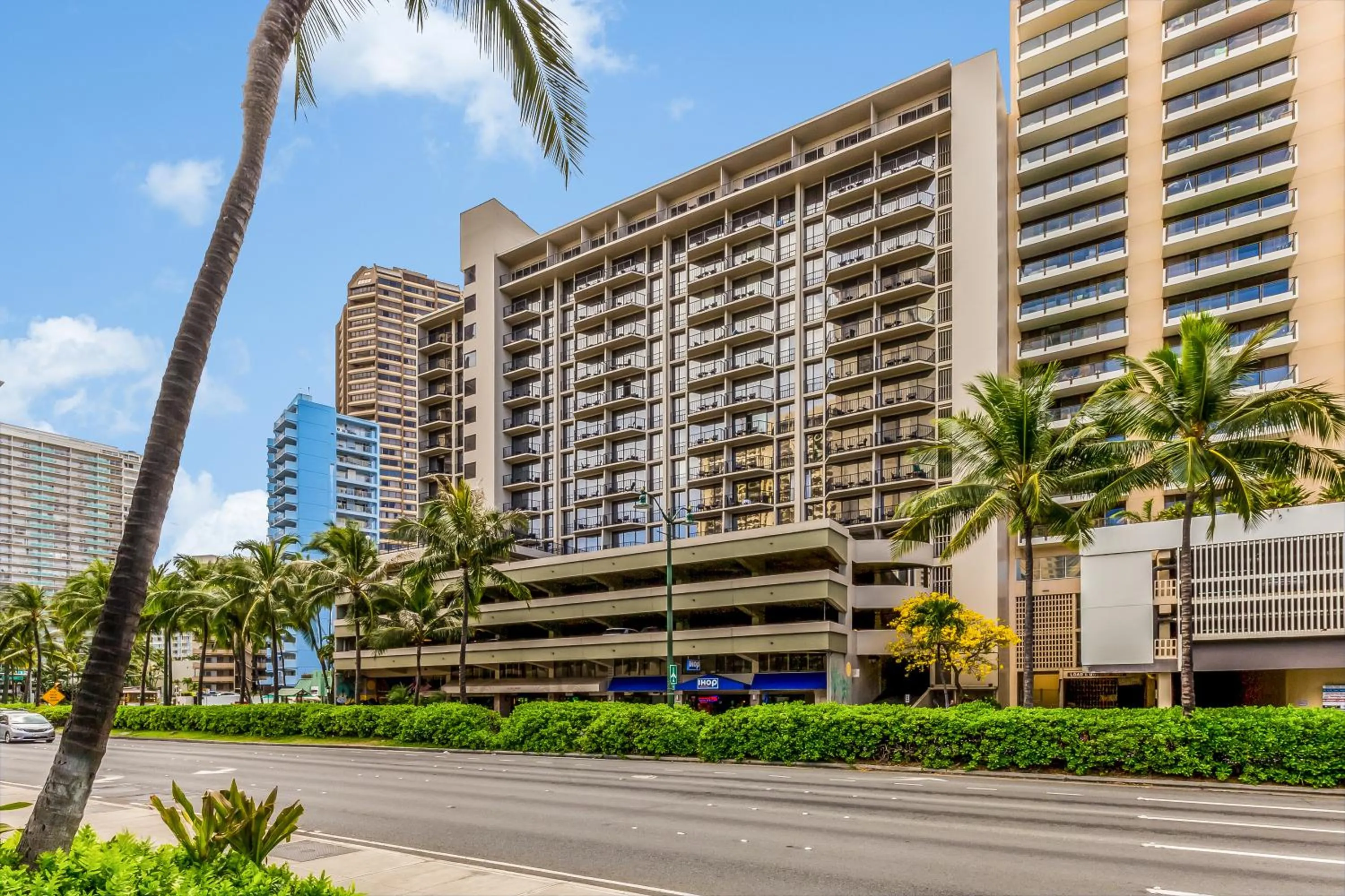 Property building in Castle at Palms at Waikīkī