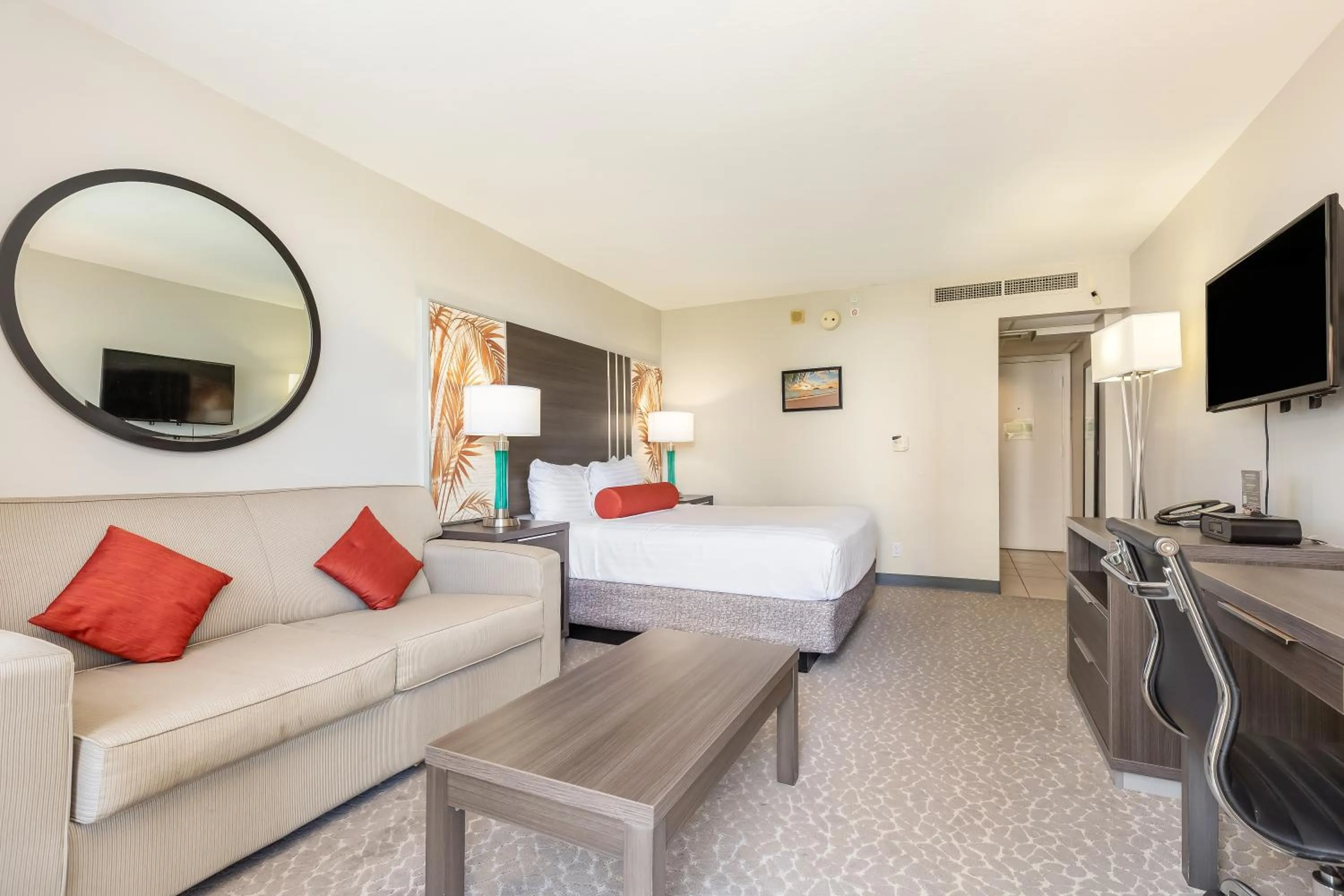 Bed in Castle at Palms at Waikīkī