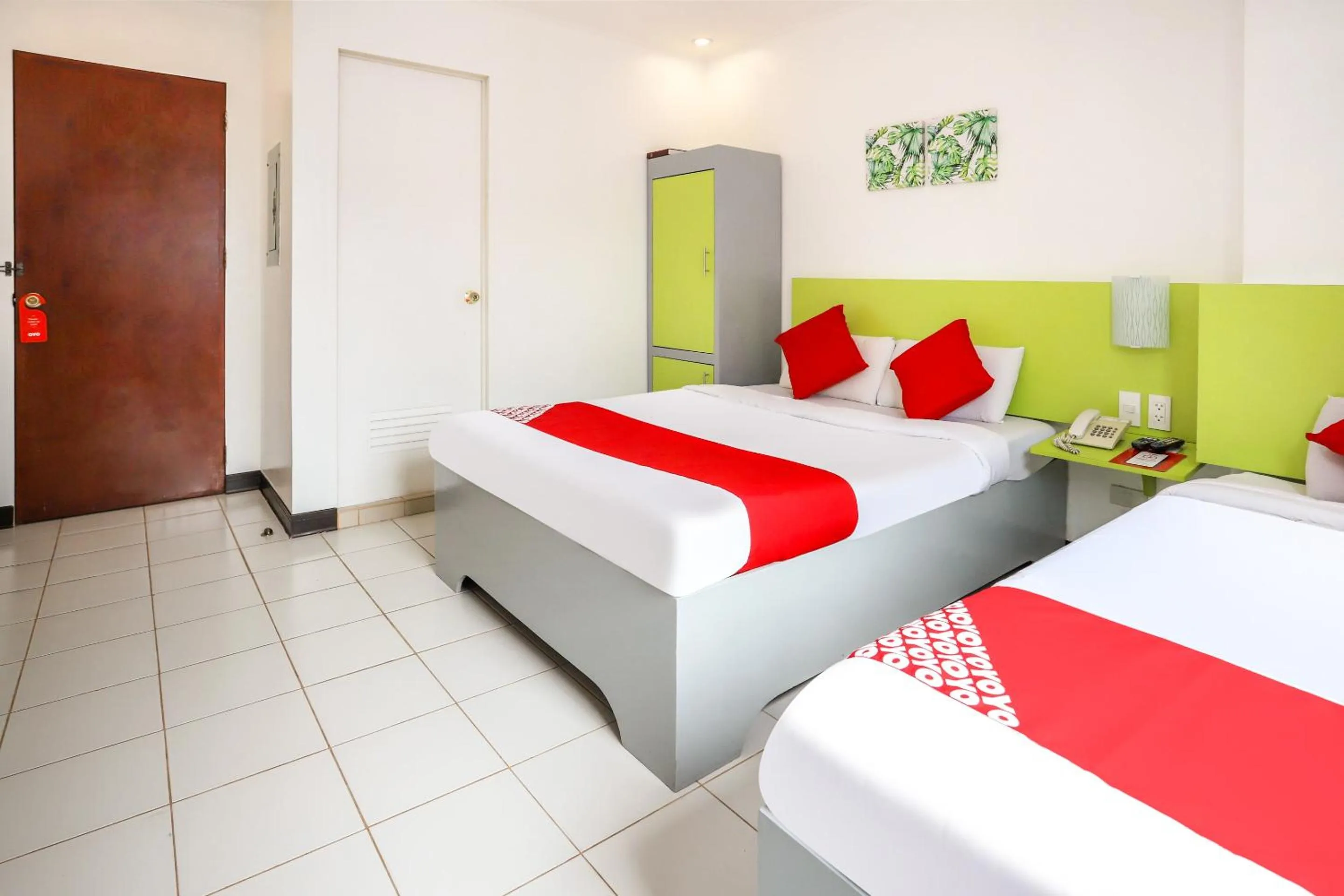 Bedroom, Bed in OYO 210 Apple Tree Suites