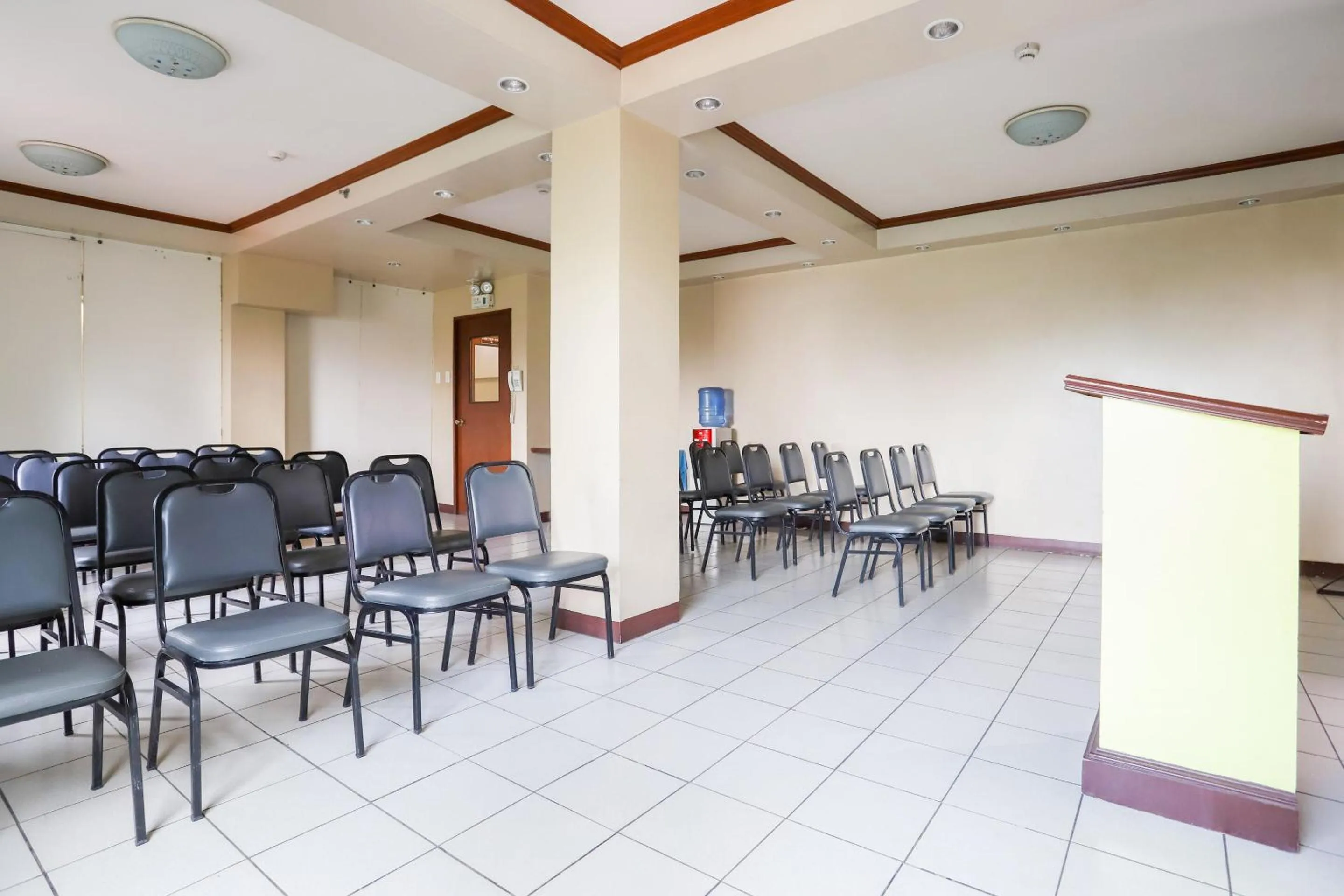 Business facilities in OYO 210 Apple Tree Suites