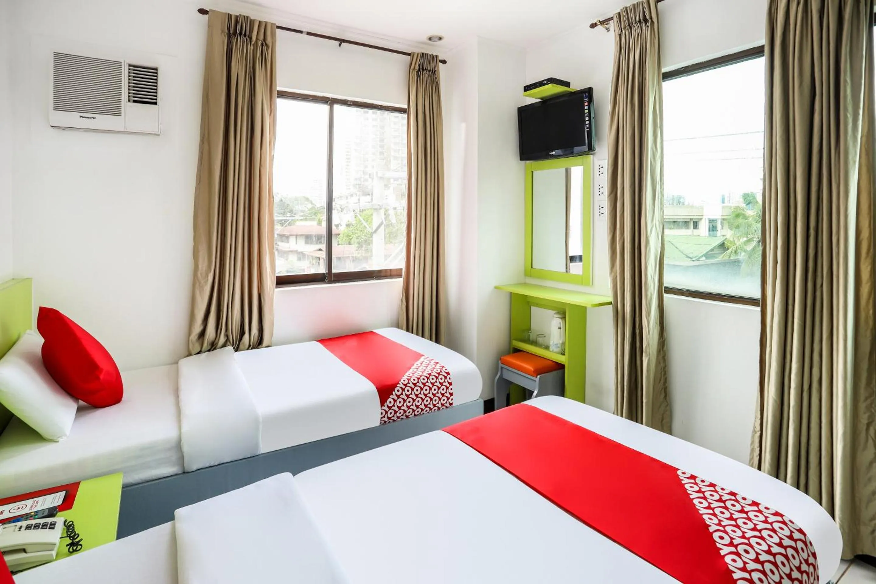 Bedroom, Bed in OYO 210 Apple Tree Suites